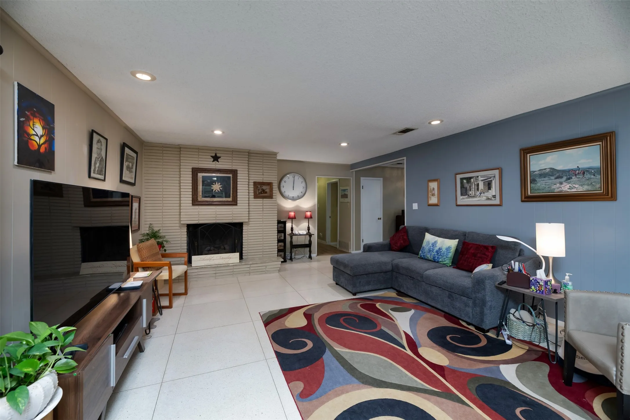 Single Family Residence For Sale in Parker County , 706 Norton Street, Weatherford, Texas 76086, 3 Bedroom, 2 Bathroom, 2 Garage spaces, 2,490 Sqft, built in 1960, mls#21330568, Real Estate Agent in Weatherford, Homes For Sale in Parker county, Homes For Sale in Weatherford, Realtor in Weatherford Texas, Real Estate Brokerage Independent Realty Texas, Luminita Cordes Realtor