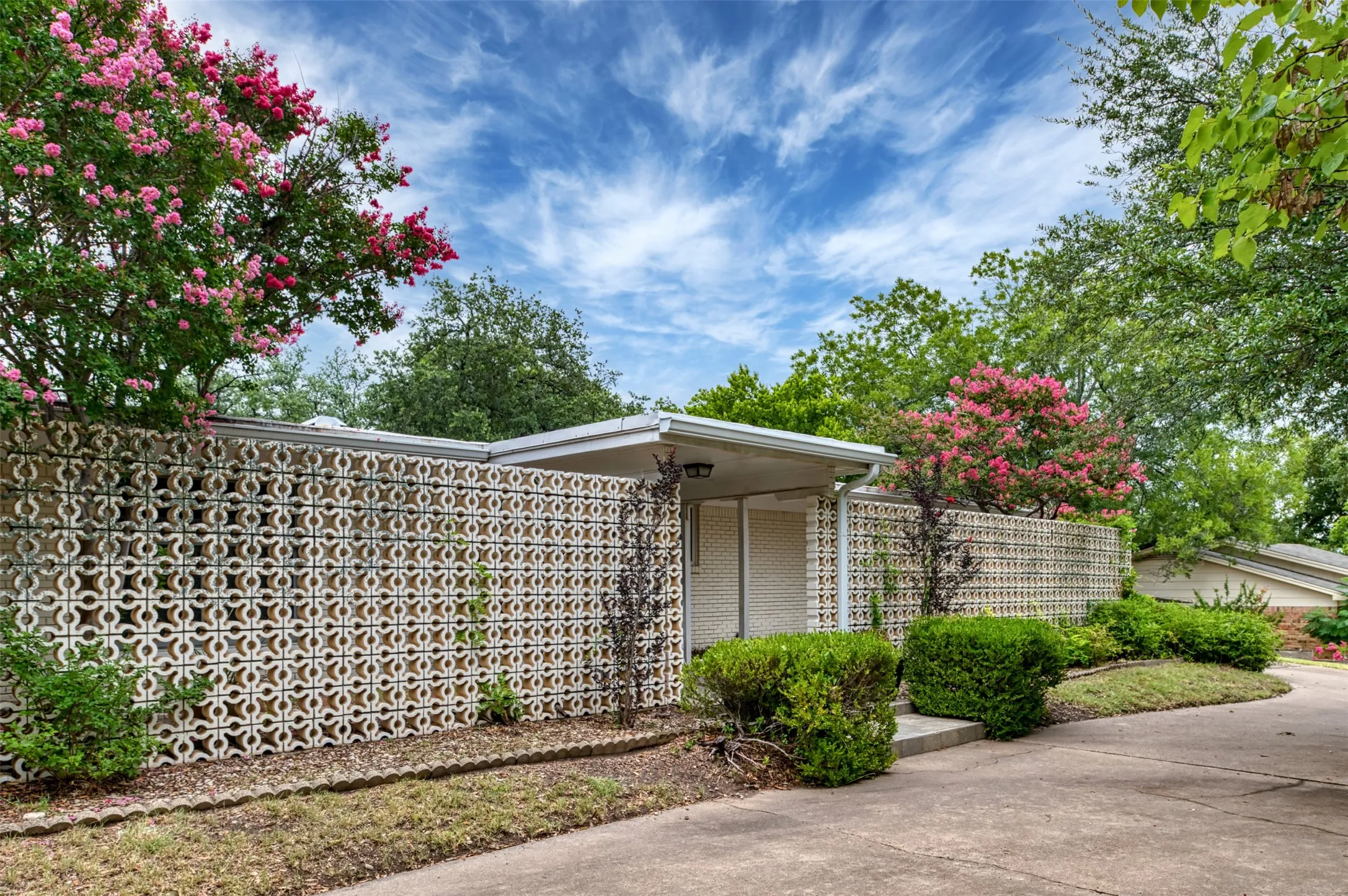 Single Family Residence For Sale in Parker County , 706 Norton Street, Weatherford, Texas 76086, 3 Bedroom, 2 Bathroom, 2 Garage spaces, 2,490 Sqft, built in 1960, mls#21330568, Real Estate Agent in Weatherford, Homes For Sale in Parker county, Homes For Sale in Weatherford, Realtor in Weatherford Texas, Real Estate Brokerage Independent Realty Texas, Luminita Cordes Realtor