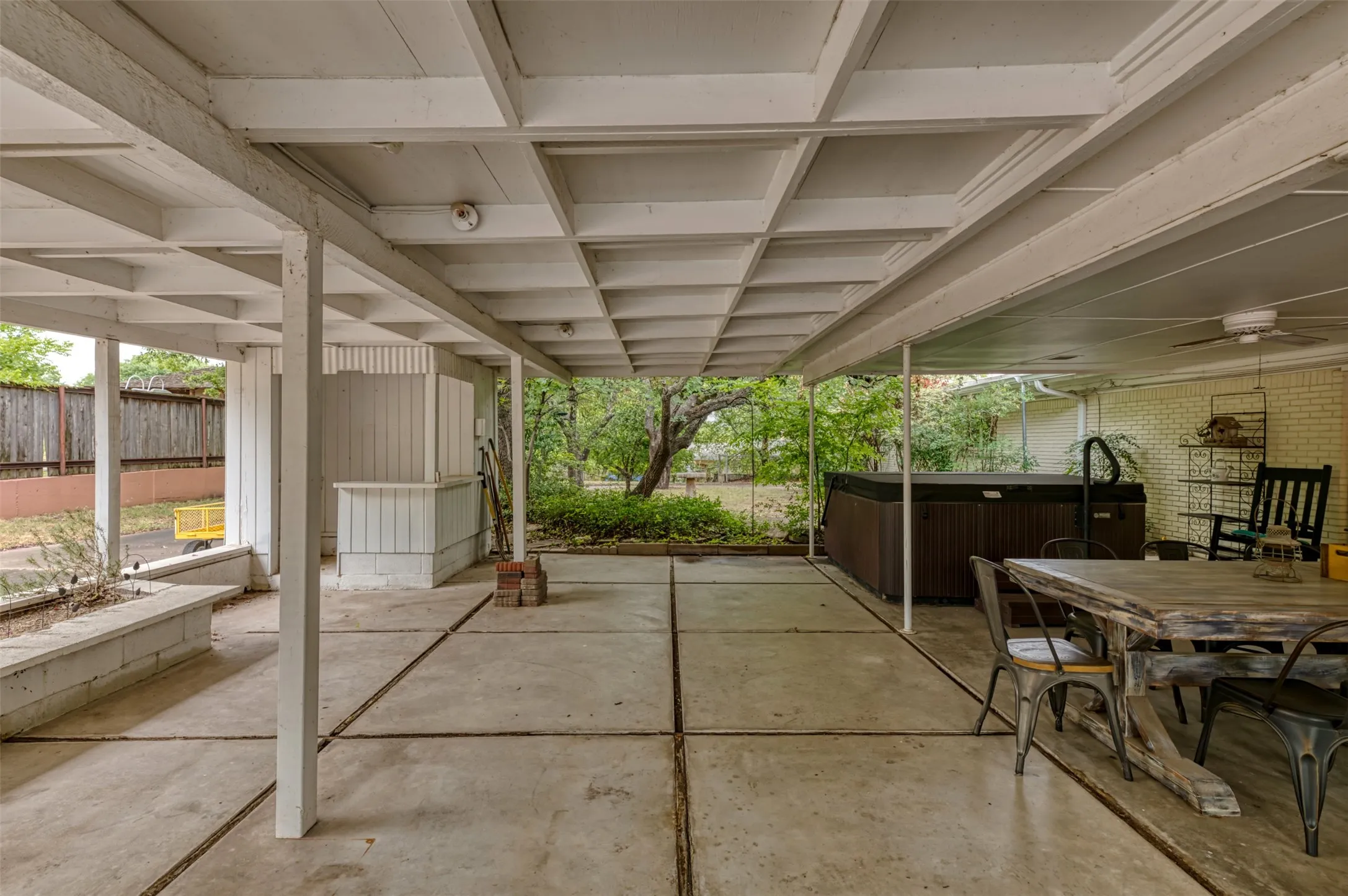 Single Family Residence For Sale in Parker County , 706 Norton Street, Weatherford, Texas 76086, 3 Bedroom, 2 Bathroom, 2 Garage spaces, 2,490 Sqft, built in 1960, mls#21330568, Real Estate Agent in Weatherford, Homes For Sale in Parker county, Homes For Sale in Weatherford, Realtor in Weatherford Texas, Real Estate Brokerage Independent Realty Texas, Luminita Cordes Realtor