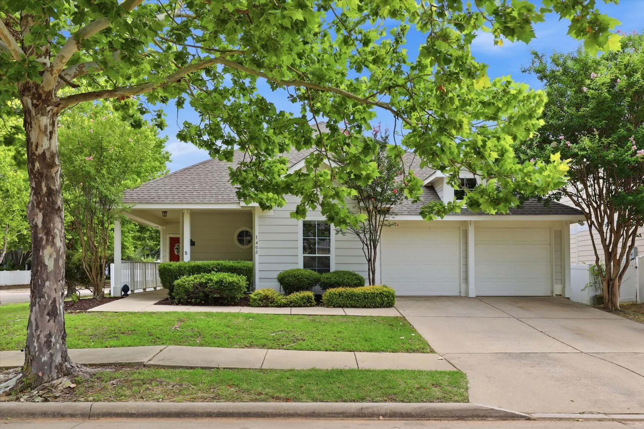 Single Family Residence For Sale in Denton County , 1408 Mountain Laurel Drive, Savannah, Texas 76227, 4 Bedroom, 2 Bathroom, 2 Garage spaces, 2,136 Sqft, built in 2004, mls#21334959, Real Estate Agent in Savannah, Homes For Sale in Denton county, Homes For Sale in Savannah, Realtor in Savannah Texas, Real Estate Brokerage Independent Realty Texas, Luminita Cordes Realtor