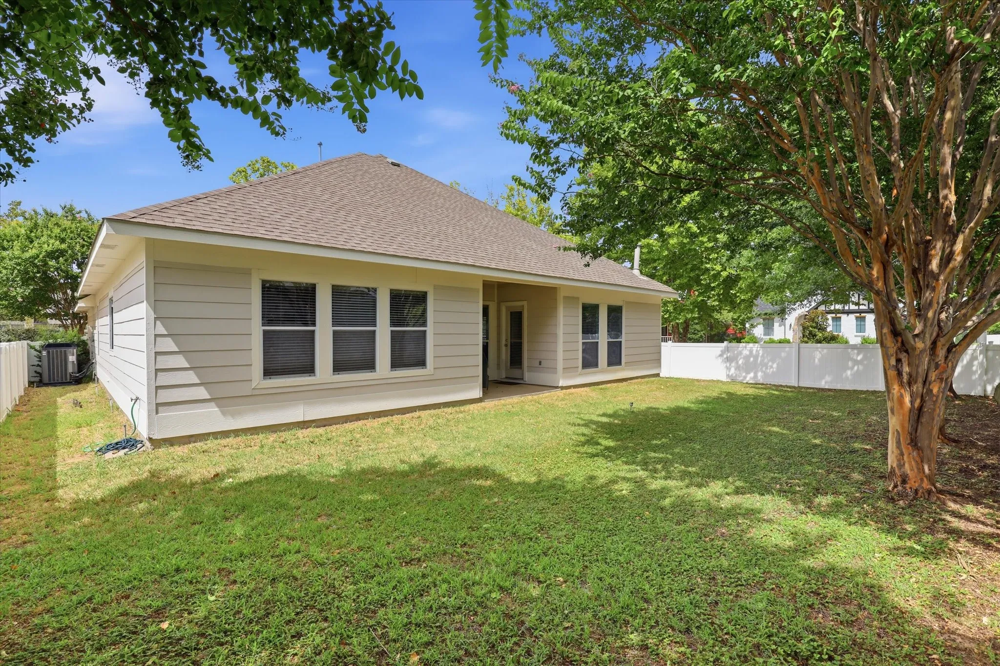 Single Family Residence For Sale in Denton County , 1408 Mountain Laurel Drive, Savannah, Texas 76227, 4 Bedroom, 2 Bathroom, 2 Garage spaces, 2,136 Sqft, built in 2004, mls#21334959, Real Estate Agent in Savannah, Homes For Sale in Denton county, Homes For Sale in Savannah, Realtor in Savannah Texas, Real Estate Brokerage Independent Realty Texas, Luminita Cordes Realtor