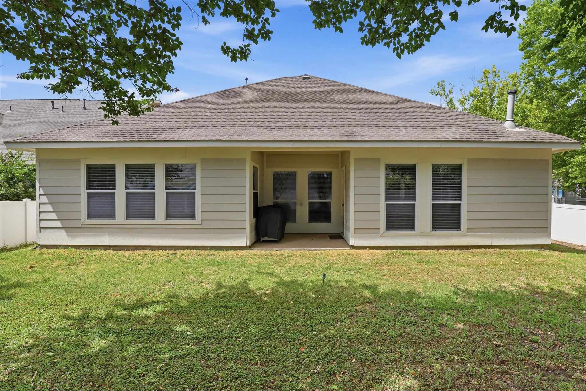 Single Family Residence For Sale in Denton County , 1408 Mountain Laurel Drive, Savannah, Texas 76227, 4 Bedroom, 2 Bathroom, 2 Garage spaces, 2,136 Sqft, built in 2004, mls#21334959, Real Estate Agent in Savannah, Homes For Sale in Denton county, Homes For Sale in Savannah, Realtor in Savannah Texas, Real Estate Brokerage Independent Realty Texas, Luminita Cordes Realtor