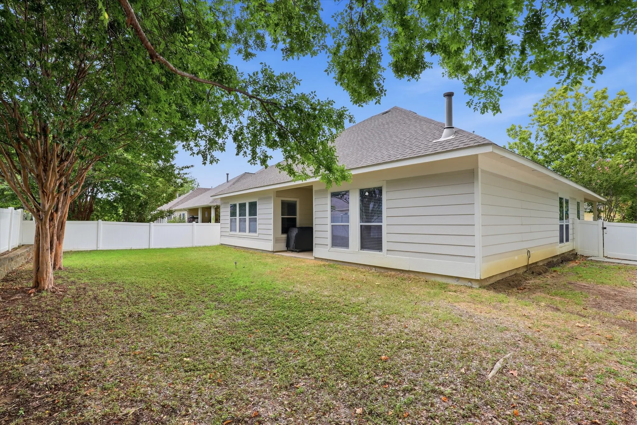 Single Family Residence For Sale in Denton County , 1408 Mountain Laurel Drive, Savannah, Texas 76227, 4 Bedroom, 2 Bathroom, 2 Garage spaces, 2,136 Sqft, built in 2004, mls#21334959, Real Estate Agent in Savannah, Homes For Sale in Denton county, Homes For Sale in Savannah, Realtor in Savannah Texas, Real Estate Brokerage Independent Realty Texas, Luminita Cordes Realtor
