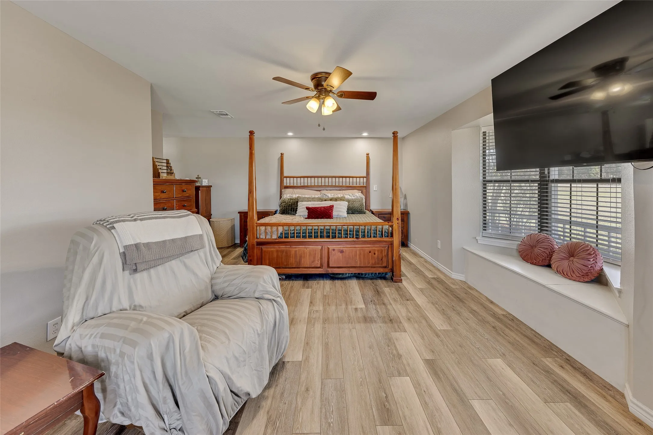 Farm For Sale in Wood County , 283 County Road 4440, Winnsboro, Texas 75494, 4 Bedrooms, 3 Bathrooms, Garage spaces, 2,400 Sqft, built in 1998, Price $697,000, mls#21335189, Real Estate Agent in Winnsboro, Homes For Sale in Wood county, Homes For Sale in Winnsboro, Realtor in Winnsboro Texas, Real Estate Brokerage Independent Realty Texas, Luminita Cordes Realtor