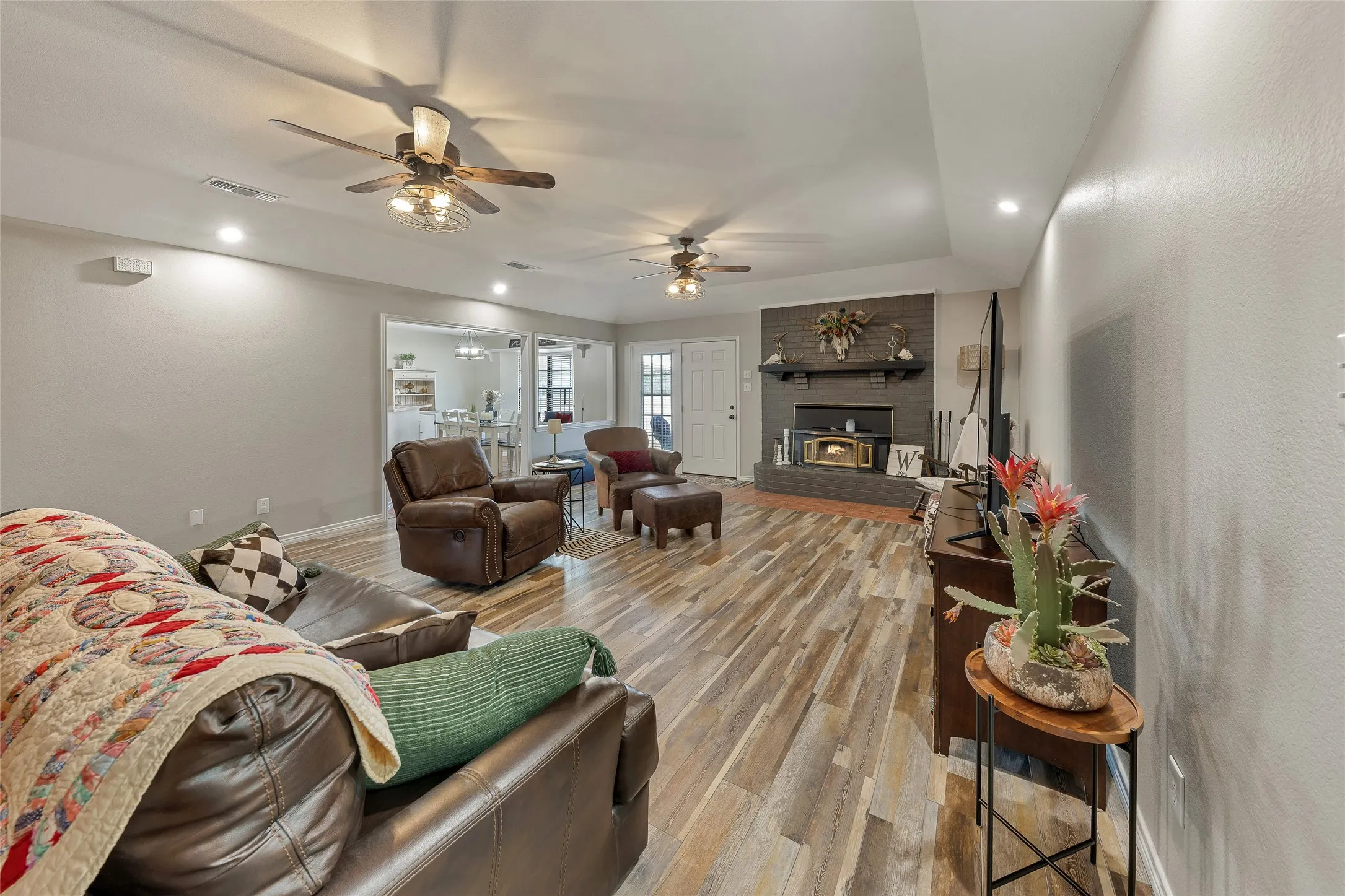 Farm For Sale in Wood County , 283 County Road 4440, Winnsboro, Texas 75494, 4 Bedrooms, 3 Bathrooms, Garage spaces, 2,400 Sqft, built in 1998, Price $697,000, mls#21335189, Real Estate Agent in Winnsboro, Homes For Sale in Wood county, Homes For Sale in Winnsboro, Realtor in Winnsboro Texas, Real Estate Brokerage Independent Realty Texas, Luminita Cordes Realtor