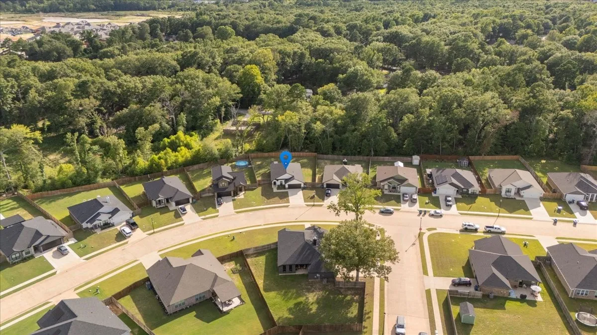 Single Family Residence For Sale in Smith County , 16134 Crossing Circle, Lindale, Texas 75771, 3 Bedroom, 2 Bathroom, 2 Garage spaces, 1,545 Sqft, built in 2024, mls#21335178, Real Estate Agent in Lindale, Homes For Sale in Smith county, Homes For Sale in Lindale, Realtor in Lindale Texas, Real Estate Brokerage Independent Realty Texas, Luminita Cordes Realtor