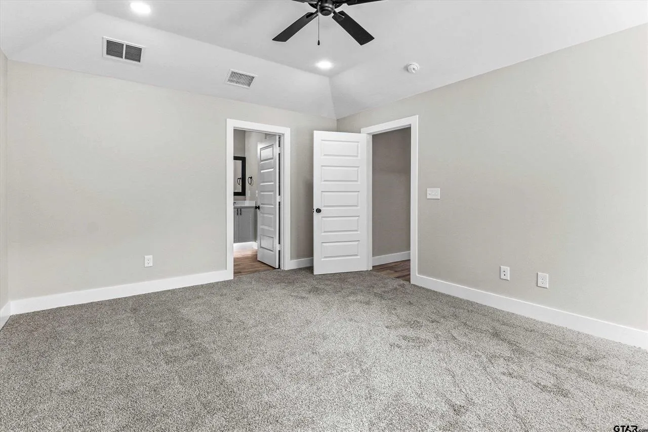 Single Family Residence For Sale in Smith County , 16134 Crossing Circle, Lindale, Texas 75771, 3 Bedroom, 2 Bathroom, 2 Garage spaces, 1,545 Sqft, built in 2024, mls#21335178, Real Estate Agent in Lindale, Homes For Sale in Smith county, Homes For Sale in Lindale, Realtor in Lindale Texas, Real Estate Brokerage Independent Realty Texas, Luminita Cordes Realtor