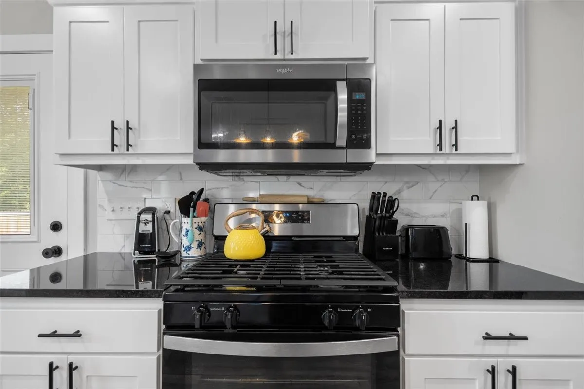 Single Family Residence For Sale in Smith County , 16134 Crossing Circle, Lindale, Texas 75771, 3 Bedroom, 2 Bathroom, 2 Garage spaces, 1,545 Sqft, built in 2024, mls#21335178, Real Estate Agent in Lindale, Homes For Sale in Smith county, Homes For Sale in Lindale, Realtor in Lindale Texas, Real Estate Brokerage Independent Realty Texas, Luminita Cordes Realtor