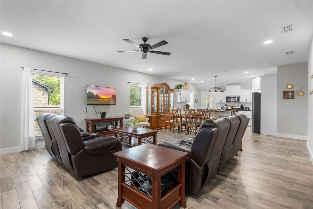 Single Family Residence For Sale in Smith County , 16134 Crossing Circle, Lindale, Texas 75771, 3 Bedroom, 2 Bathroom, 2 Garage spaces, 1,545 Sqft, built in 2024, mls#21335178, Real Estate Agent in Lindale, Homes For Sale in Smith county, Homes For Sale in Lindale, Realtor in Lindale Texas, Real Estate Brokerage Independent Realty Texas, Luminita Cordes Realtor