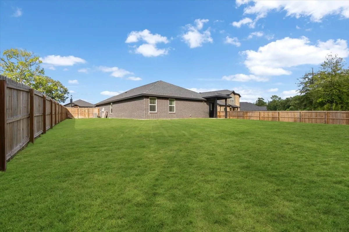 Single Family Residence For Sale in Smith County , 16134 Crossing Circle, Lindale, Texas 75771, 3 Bedroom, 2 Bathroom, 2 Garage spaces, 1,545 Sqft, built in 2024, mls#21335178, Real Estate Agent in Lindale, Homes For Sale in Smith county, Homes For Sale in Lindale, Realtor in Lindale Texas, Real Estate Brokerage Independent Realty Texas, Luminita Cordes Realtor