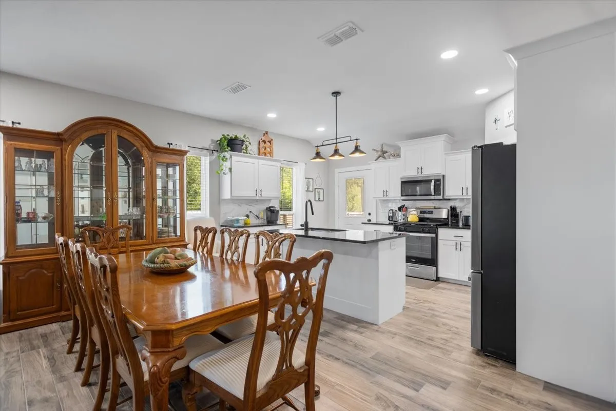 Single Family Residence For Sale in Smith County , 16134 Crossing Circle, Lindale, Texas 75771, 3 Bedroom, 2 Bathroom, 2 Garage spaces, 1,545 Sqft, built in 2024, mls#21335178, Real Estate Agent in Lindale, Homes For Sale in Smith county, Homes For Sale in Lindale, Realtor in Lindale Texas, Real Estate Brokerage Independent Realty Texas, Luminita Cordes Realtor