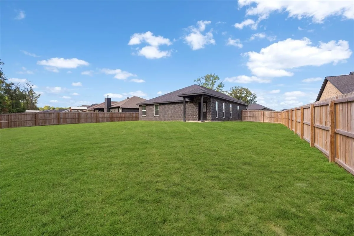 Single Family Residence For Sale in Smith County , 16134 Crossing Circle, Lindale, Texas 75771, 3 Bedroom, 2 Bathroom, 2 Garage spaces, 1,545 Sqft, built in 2024, mls#21335178, Real Estate Agent in Lindale, Homes For Sale in Smith county, Homes For Sale in Lindale, Realtor in Lindale Texas, Real Estate Brokerage Independent Realty Texas, Luminita Cordes Realtor