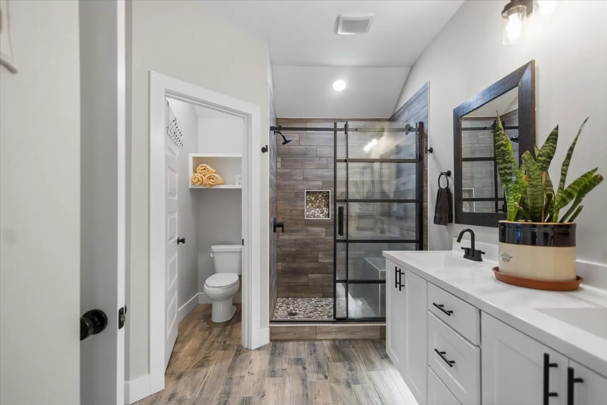 Single Family Residence For Sale in Smith County , 16134 Crossing Circle, Lindale, Texas 75771, 3 Bedroom, 2 Bathroom, 2 Garage spaces, 1,545 Sqft, built in 2024, mls#21335178, Real Estate Agent in Lindale, Homes For Sale in Smith county, Homes For Sale in Lindale, Realtor in Lindale Texas, Real Estate Brokerage Independent Realty Texas, Luminita Cordes Realtor