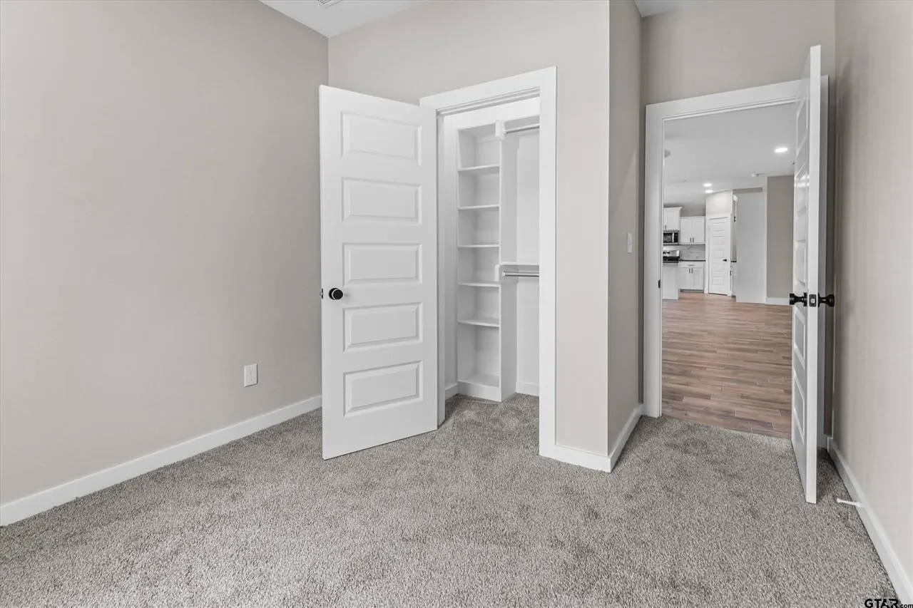 Single Family Residence For Sale in Smith County , 16134 Crossing Circle, Lindale, Texas 75771, 3 Bedroom, 2 Bathroom, 2 Garage spaces, 1,545 Sqft, built in 2024, mls#21335178, Real Estate Agent in Lindale, Homes For Sale in Smith county, Homes For Sale in Lindale, Realtor in Lindale Texas, Real Estate Brokerage Independent Realty Texas, Luminita Cordes Realtor