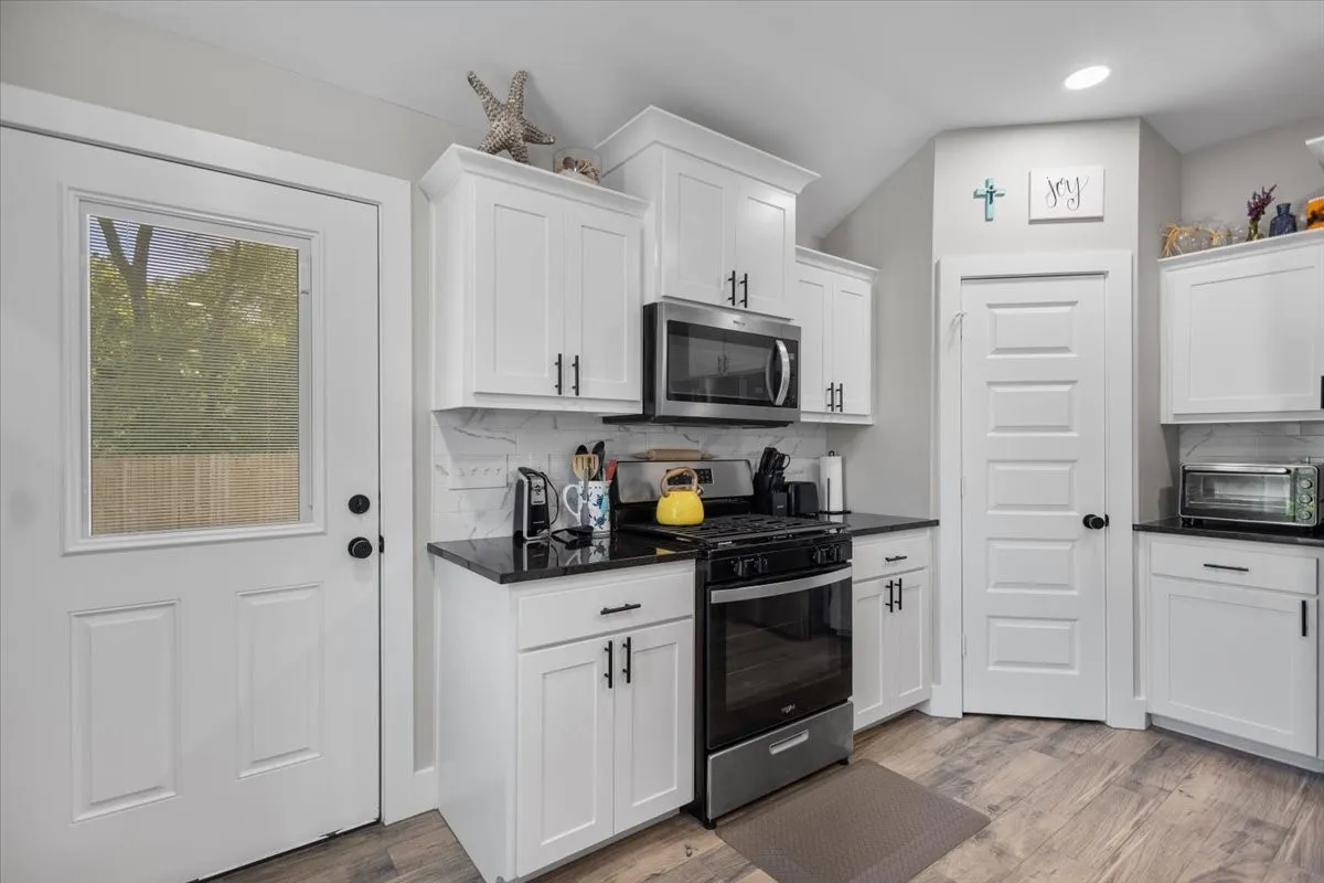 Single Family Residence For Sale in Smith County , 16134 Crossing Circle, Lindale, Texas 75771, 3 Bedroom, 2 Bathroom, 2 Garage spaces, 1,545 Sqft, built in 2024, mls#21335178, Real Estate Agent in Lindale, Homes For Sale in Smith county, Homes For Sale in Lindale, Realtor in Lindale Texas, Real Estate Brokerage Independent Realty Texas, Luminita Cordes Realtor