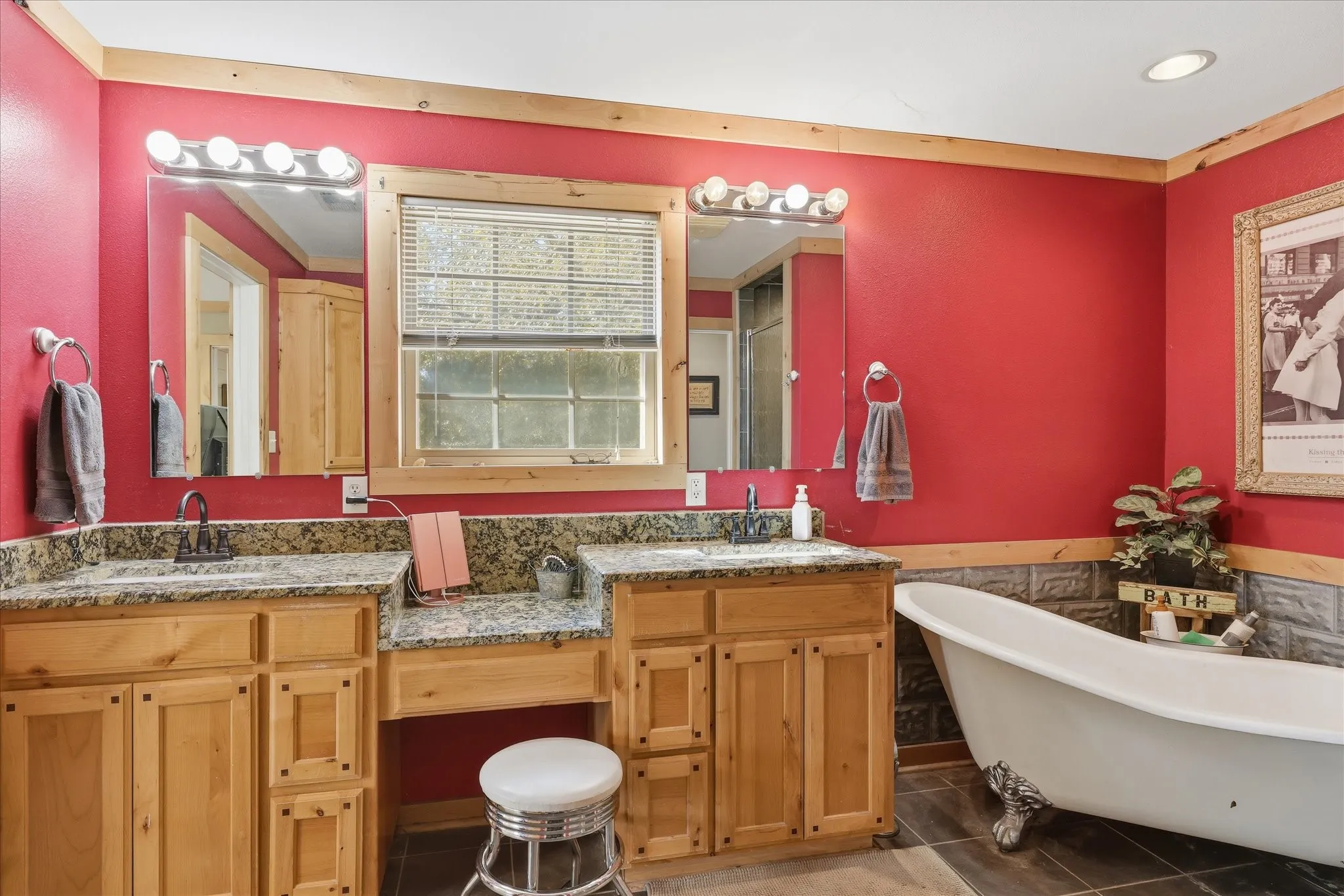 Single Family Residence For Sale in Erath County , 8980 CR 156, Bluff Dale, Texas 76433, 3 Bedroom, 2 Bathroom, Garage spaces, 2,414 Sqft, built in 2005, mls#21335142, Real Estate Agent in Bluff Dale, Homes For Sale in Erath county, Homes For Sale in Bluff Dale, Realtor in Bluff Dale Texas, Real Estate Brokerage Independent Realty Texas, Luminita Cordes Realtor