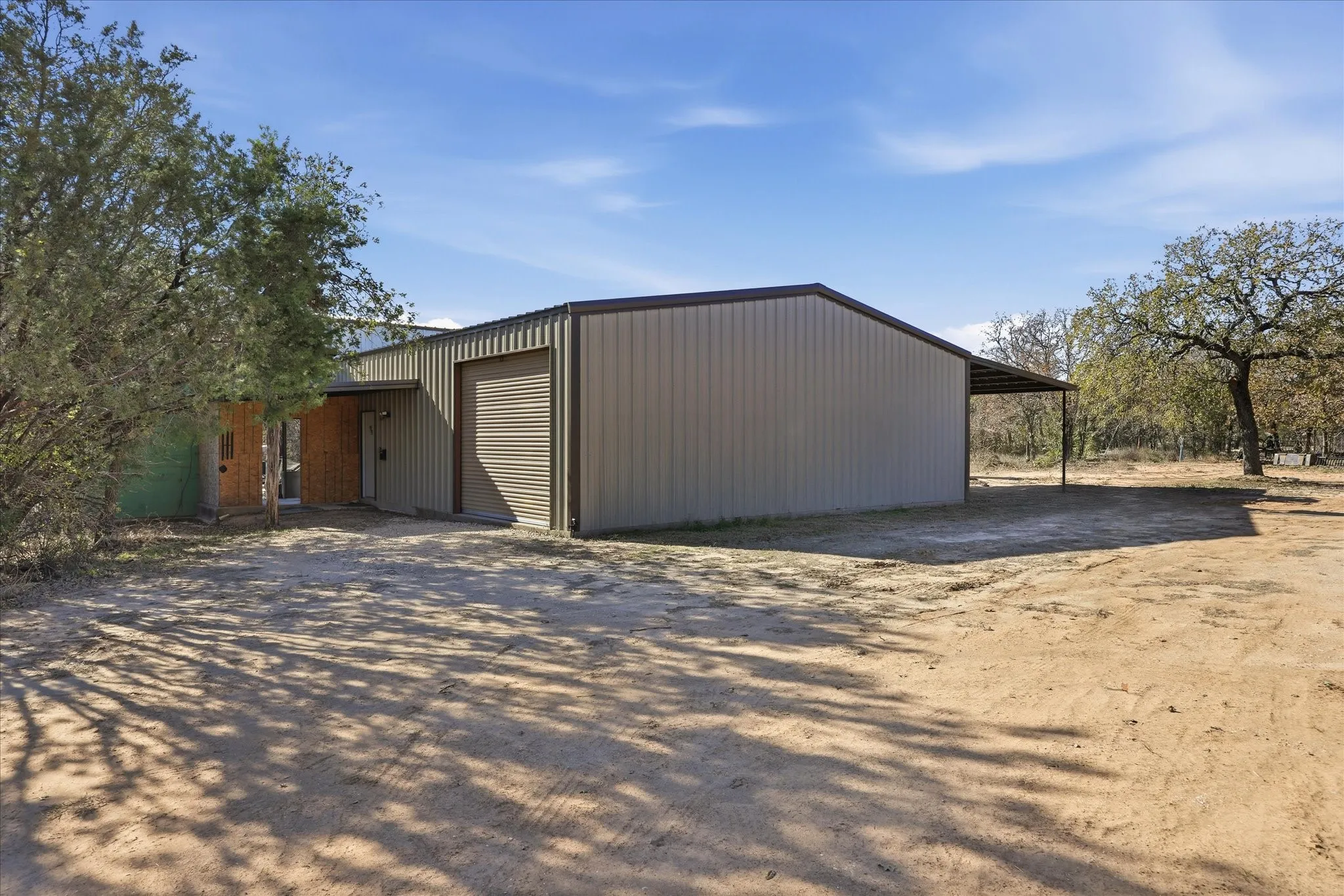 Single Family Residence For Sale in Erath County , 8980 CR 156, Bluff Dale, Texas 76433, 3 Bedroom, 2 Bathroom, Garage spaces, 2,414 Sqft, built in 2005, mls#21335142, Real Estate Agent in Bluff Dale, Homes For Sale in Erath county, Homes For Sale in Bluff Dale, Realtor in Bluff Dale Texas, Real Estate Brokerage Independent Realty Texas, Luminita Cordes Realtor