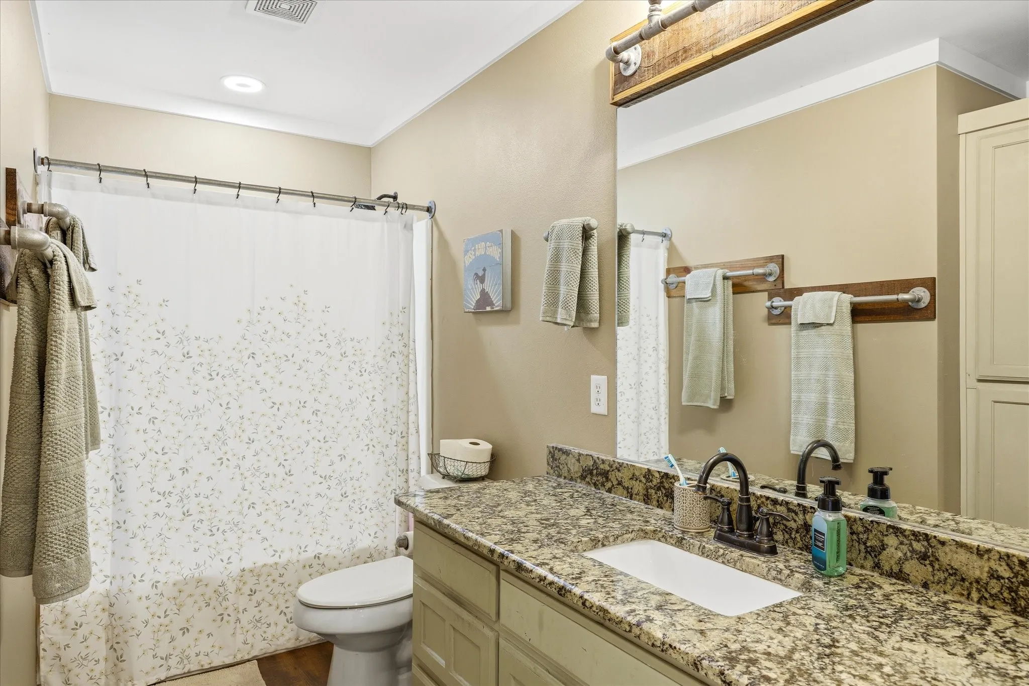 Single Family Residence For Sale in Erath County , 8980 CR 156, Bluff Dale, Texas 76433, 3 Bedroom, 2 Bathroom, Garage spaces, 2,414 Sqft, built in 2005, mls#21335142, Real Estate Agent in Bluff Dale, Homes For Sale in Erath county, Homes For Sale in Bluff Dale, Realtor in Bluff Dale Texas, Real Estate Brokerage Independent Realty Texas, Luminita Cordes Realtor