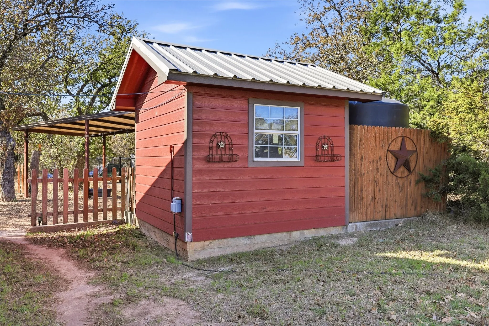 Single Family Residence For Sale in Erath County , 8980 CR 156, Bluff Dale, Texas 76433, 3 Bedroom, 2 Bathroom, Garage spaces, 2,414 Sqft, built in 2005, mls#21335142, Real Estate Agent in Bluff Dale, Homes For Sale in Erath county, Homes For Sale in Bluff Dale, Realtor in Bluff Dale Texas, Real Estate Brokerage Independent Realty Texas, Luminita Cordes Realtor