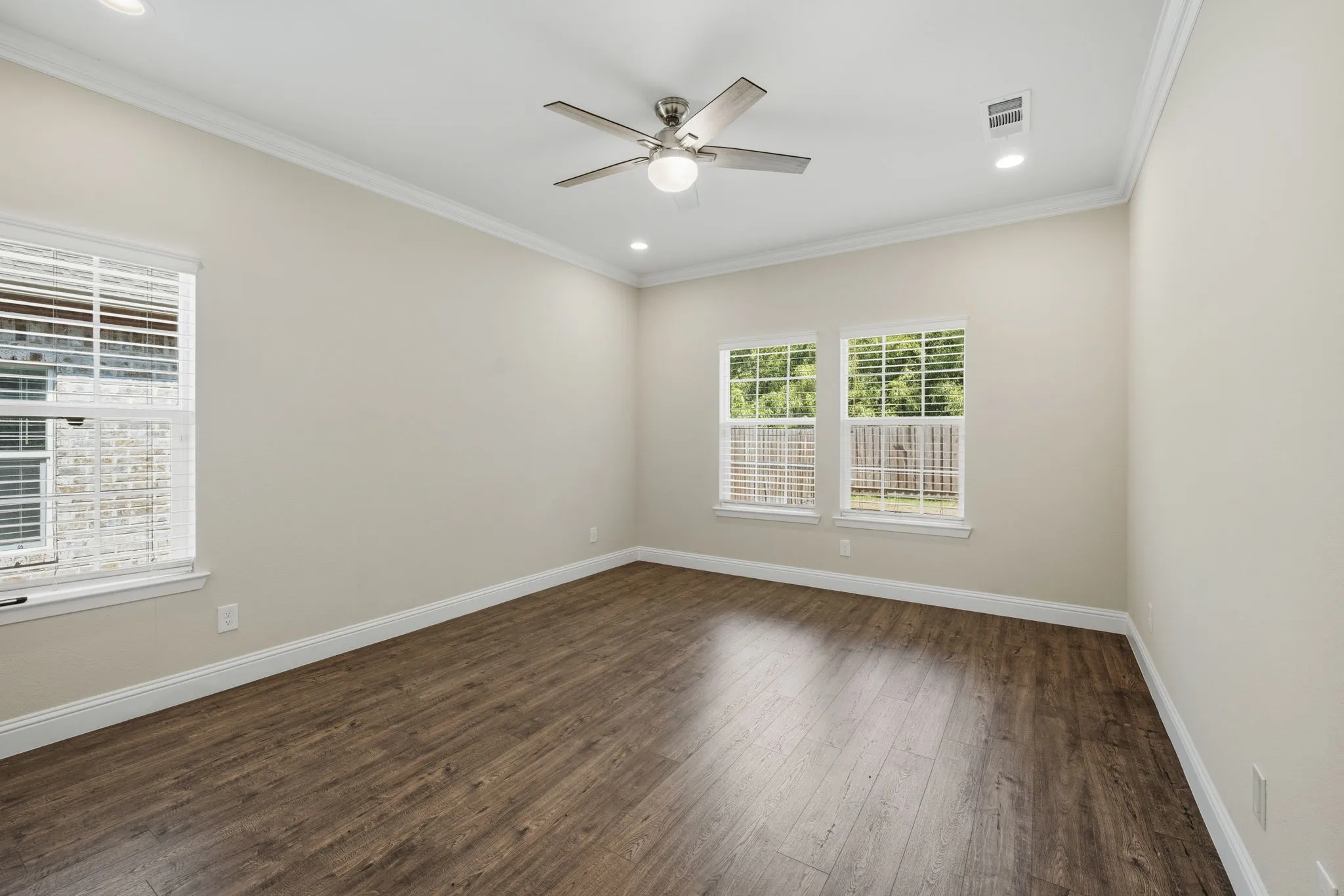 Single Family Residence For Sale in Grayson County , 899 E Jefferson Street, Van Alstyne, Texas 75495, 4 Bedrooms, 3 Bathrooms, 2 Garage spaces, 2,301 Sqft, built in 2022, Price $400,000, mls#21333293, Real Estate Agent in Van Alstyne, Homes For Sale in Grayson county, Homes For Sale in Van Alstyne, Realtor in Van Alstyne Texas, Real Estate Brokerage Independent Realty Texas, Luminita Cordes Realtor
