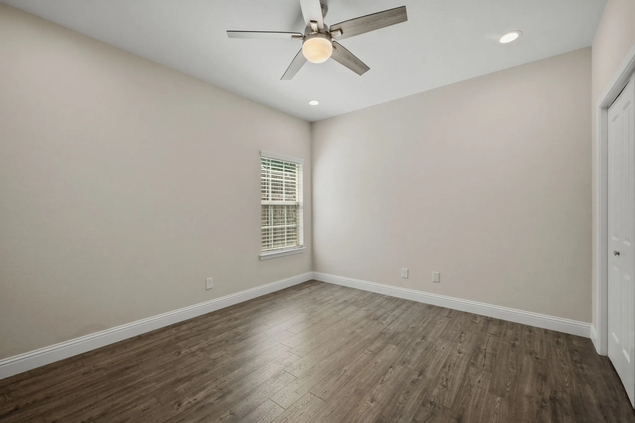 Single Family Residence For Sale in Grayson County , 899 E Jefferson Street, Van Alstyne, Texas 75495, 4 Bedrooms, 3 Bathrooms, 2 Garage spaces, 2,301 Sqft, built in 2022, Price $400,000, mls#21333293, Real Estate Agent in Van Alstyne, Homes For Sale in Grayson county, Homes For Sale in Van Alstyne, Realtor in Van Alstyne Texas, Real Estate Brokerage Independent Realty Texas, Luminita Cordes Realtor