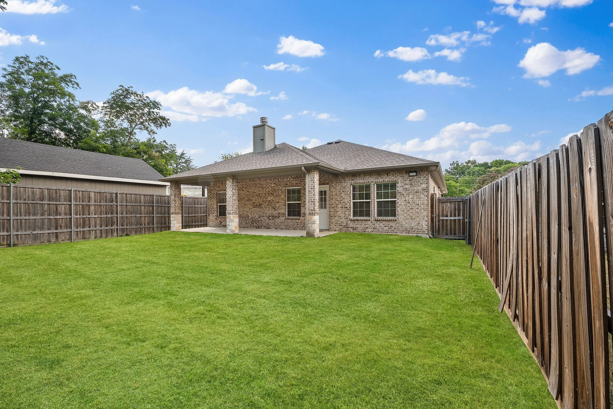 Single Family Residence For Sale in Grayson County , 899 E Jefferson Street, Van Alstyne, Texas 75495, 4 Bedrooms, 3 Bathrooms, 2 Garage spaces, 2,301 Sqft, built in 2022, Price $400,000, mls#21333293, Real Estate Agent in Van Alstyne, Homes For Sale in Grayson county, Homes For Sale in Van Alstyne, Realtor in Van Alstyne Texas, Real Estate Brokerage Independent Realty Texas, Luminita Cordes Realtor