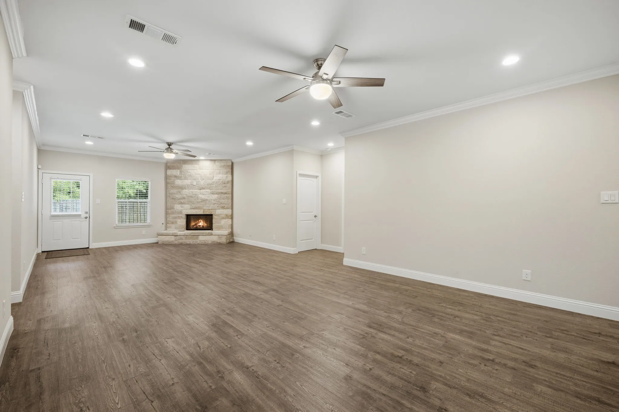 Single Family Residence For Sale in Grayson County , 899 E Jefferson Street, Van Alstyne, Texas 75495, 4 Bedrooms, 3 Bathrooms, 2 Garage spaces, 2,301 Sqft, built in 2022, Price $400,000, mls#21333293, Real Estate Agent in Van Alstyne, Homes For Sale in Grayson county, Homes For Sale in Van Alstyne, Realtor in Van Alstyne Texas, Real Estate Brokerage Independent Realty Texas, Luminita Cordes Realtor