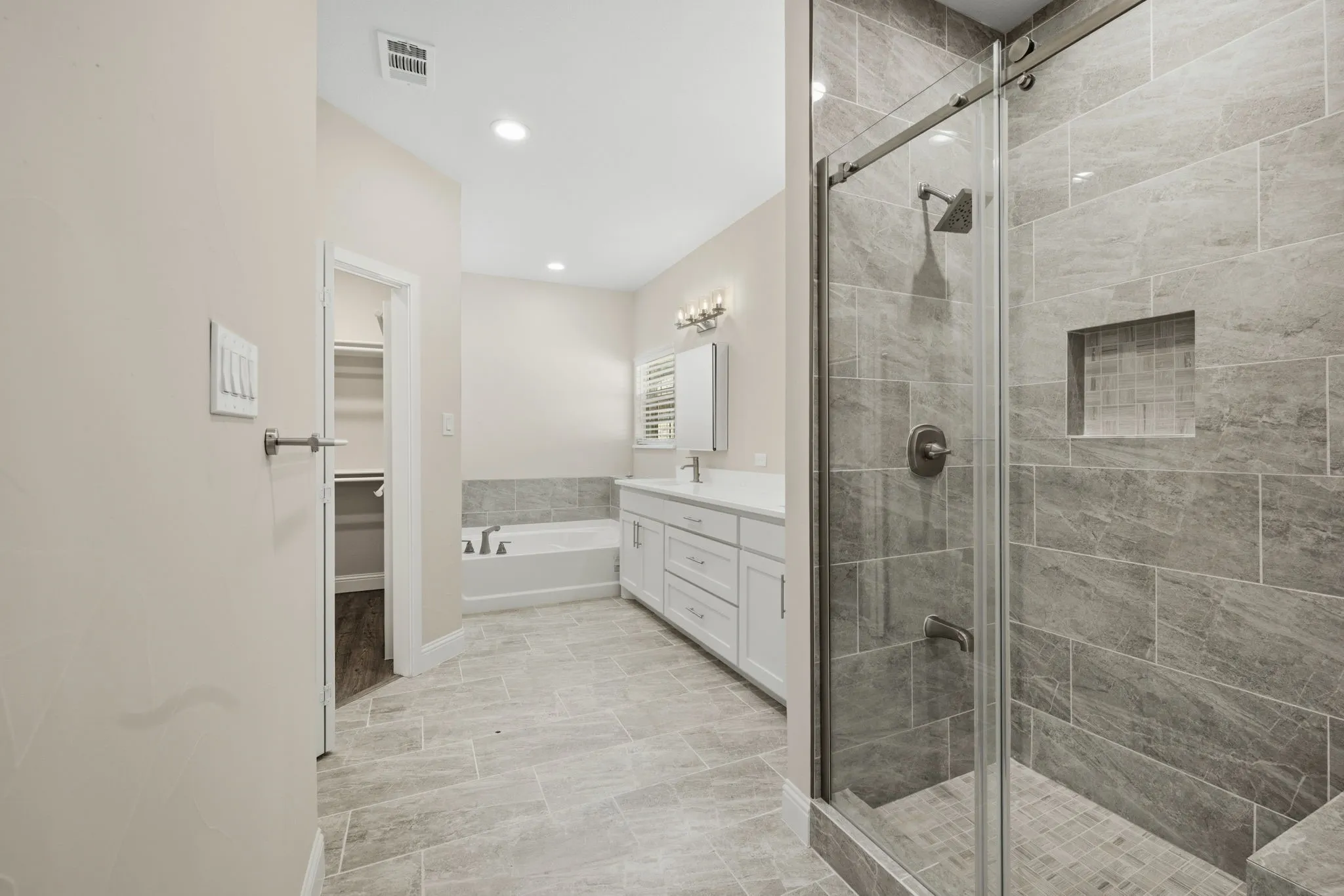 Single Family Residence For Sale in Grayson County , 899 E Jefferson Street, Van Alstyne, Texas 75495, 4 Bedrooms, 3 Bathrooms, 2 Garage spaces, 2,301 Sqft, built in 2022, Price $400,000, mls#21333293, Real Estate Agent in Van Alstyne, Homes For Sale in Grayson county, Homes For Sale in Van Alstyne, Realtor in Van Alstyne Texas, Real Estate Brokerage Independent Realty Texas, Luminita Cordes Realtor