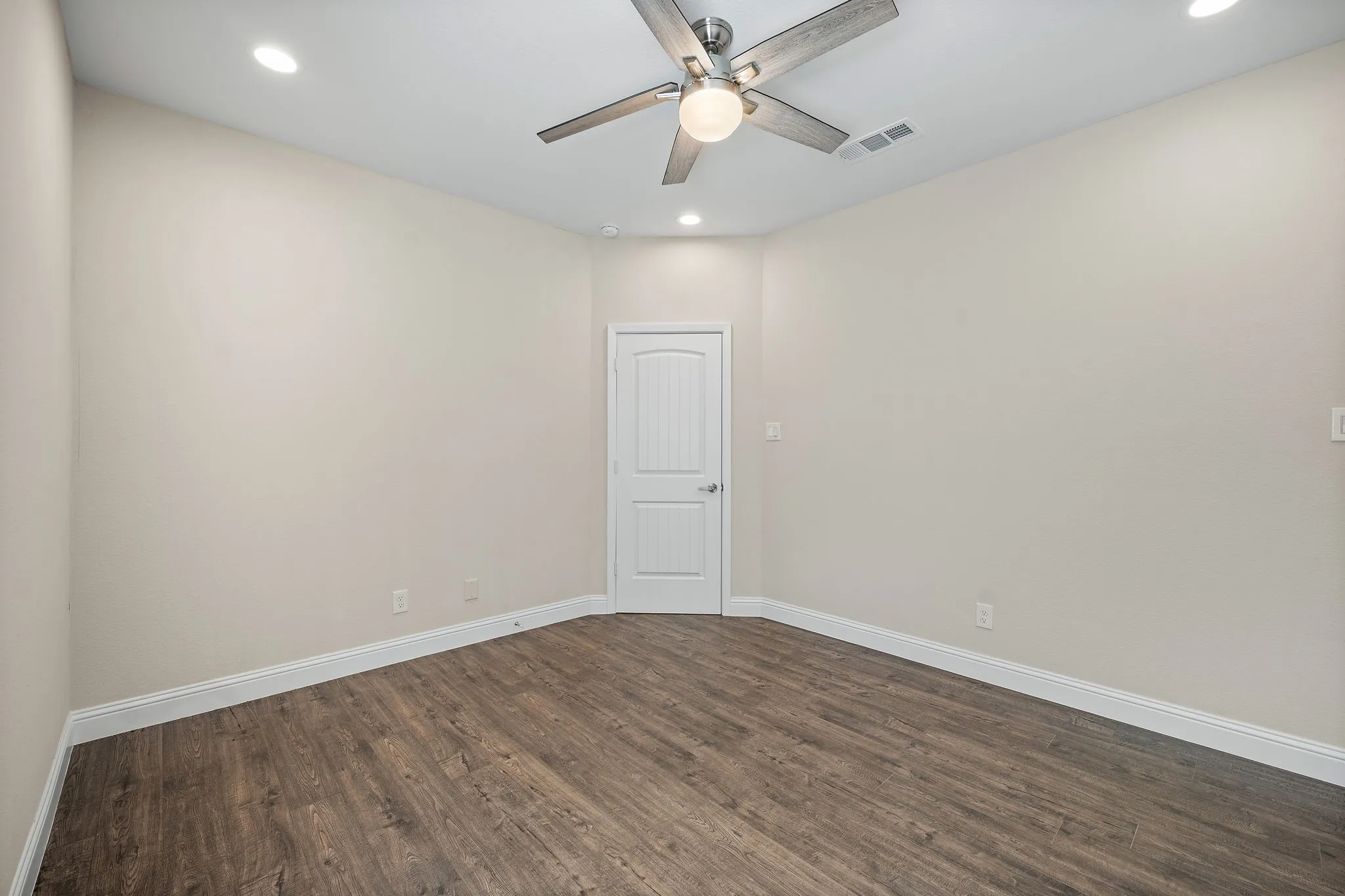 Single Family Residence For Sale in Grayson County , 899 E Jefferson Street, Van Alstyne, Texas 75495, 4 Bedrooms, 3 Bathrooms, 2 Garage spaces, 2,301 Sqft, built in 2022, Price $400,000, mls#21333293, Real Estate Agent in Van Alstyne, Homes For Sale in Grayson county, Homes For Sale in Van Alstyne, Realtor in Van Alstyne Texas, Real Estate Brokerage Independent Realty Texas, Luminita Cordes Realtor