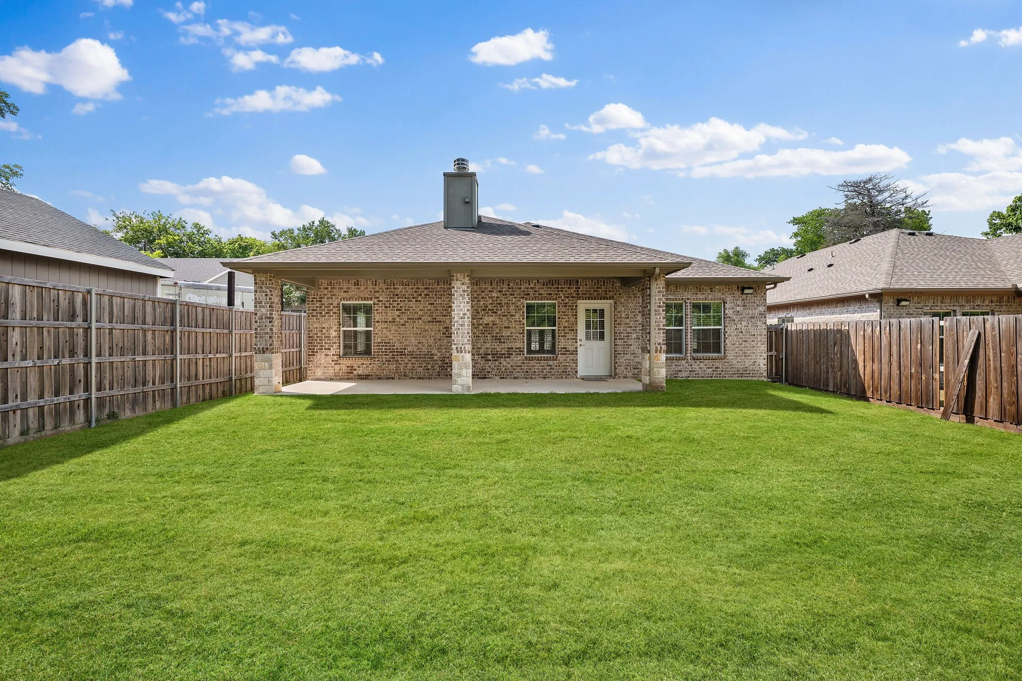Single Family Residence For Sale in Grayson County , 899 E Jefferson Street, Van Alstyne, Texas 75495, 4 Bedrooms, 3 Bathrooms, 2 Garage spaces, 2,301 Sqft, built in 2022, Price $400,000, mls#21333293, Real Estate Agent in Van Alstyne, Homes For Sale in Grayson county, Homes For Sale in Van Alstyne, Realtor in Van Alstyne Texas, Real Estate Brokerage Independent Realty Texas, Luminita Cordes Realtor