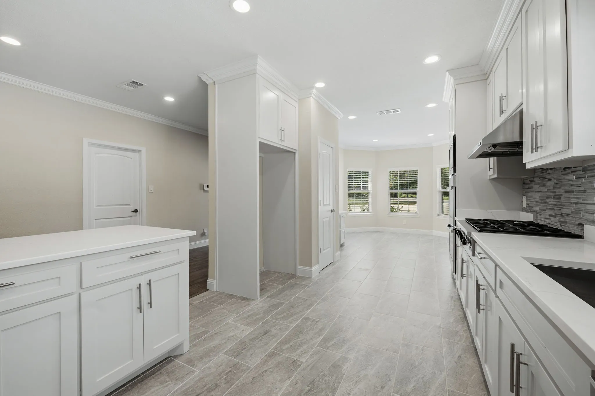 Single Family Residence For Sale in Grayson County , 899 E Jefferson Street, Van Alstyne, Texas 75495, 4 Bedrooms, 3 Bathrooms, 2 Garage spaces, 2,301 Sqft, built in 2022, Price $400,000, mls#21333293, Real Estate Agent in Van Alstyne, Homes For Sale in Grayson county, Homes For Sale in Van Alstyne, Realtor in Van Alstyne Texas, Real Estate Brokerage Independent Realty Texas, Luminita Cordes Realtor