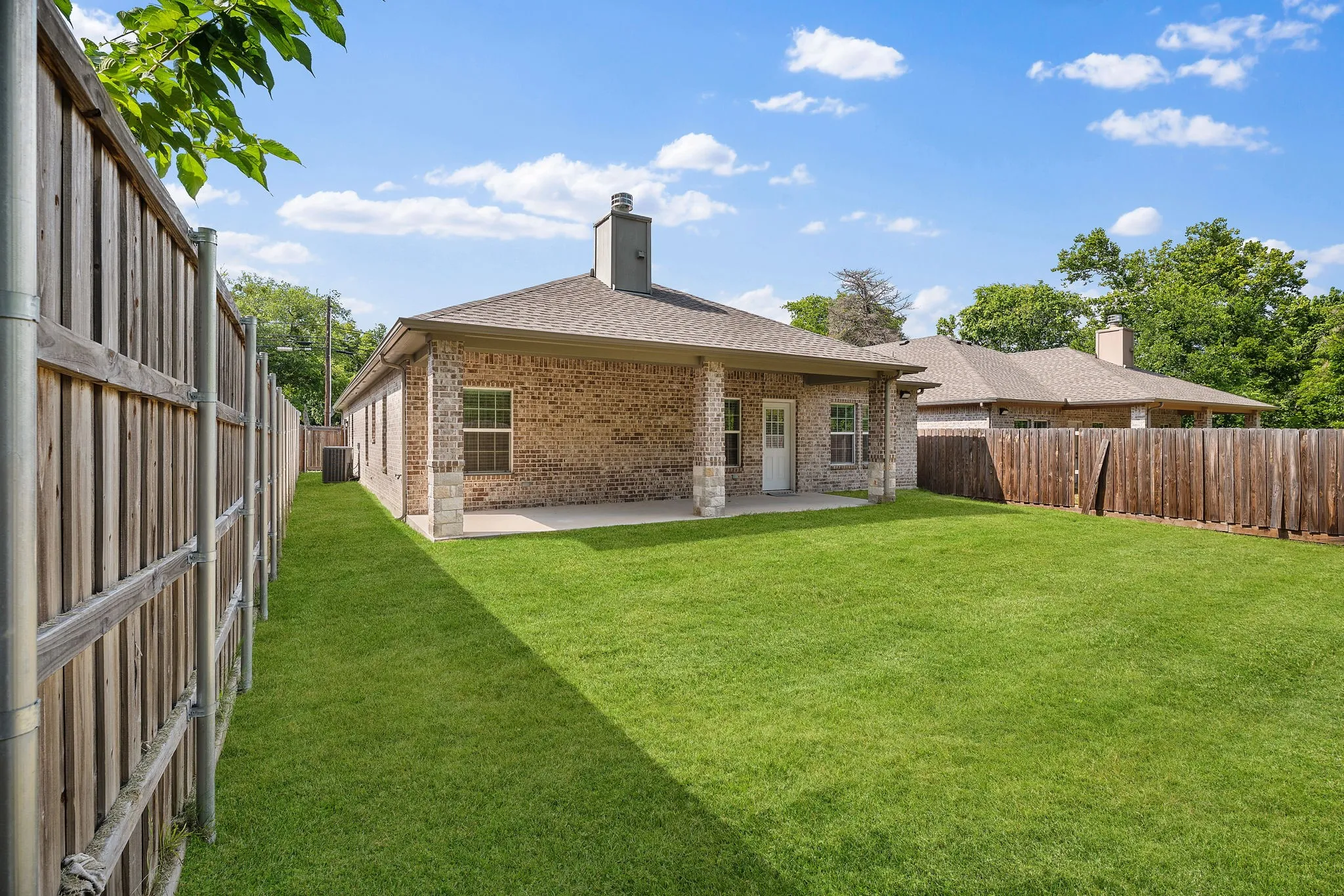 Single Family Residence For Sale in Grayson County , 899 E Jefferson Street, Van Alstyne, Texas 75495, 4 Bedrooms, 3 Bathrooms, 2 Garage spaces, 2,301 Sqft, built in 2022, Price $400,000, mls#21333293, Real Estate Agent in Van Alstyne, Homes For Sale in Grayson county, Homes For Sale in Van Alstyne, Realtor in Van Alstyne Texas, Real Estate Brokerage Independent Realty Texas, Luminita Cordes Realtor