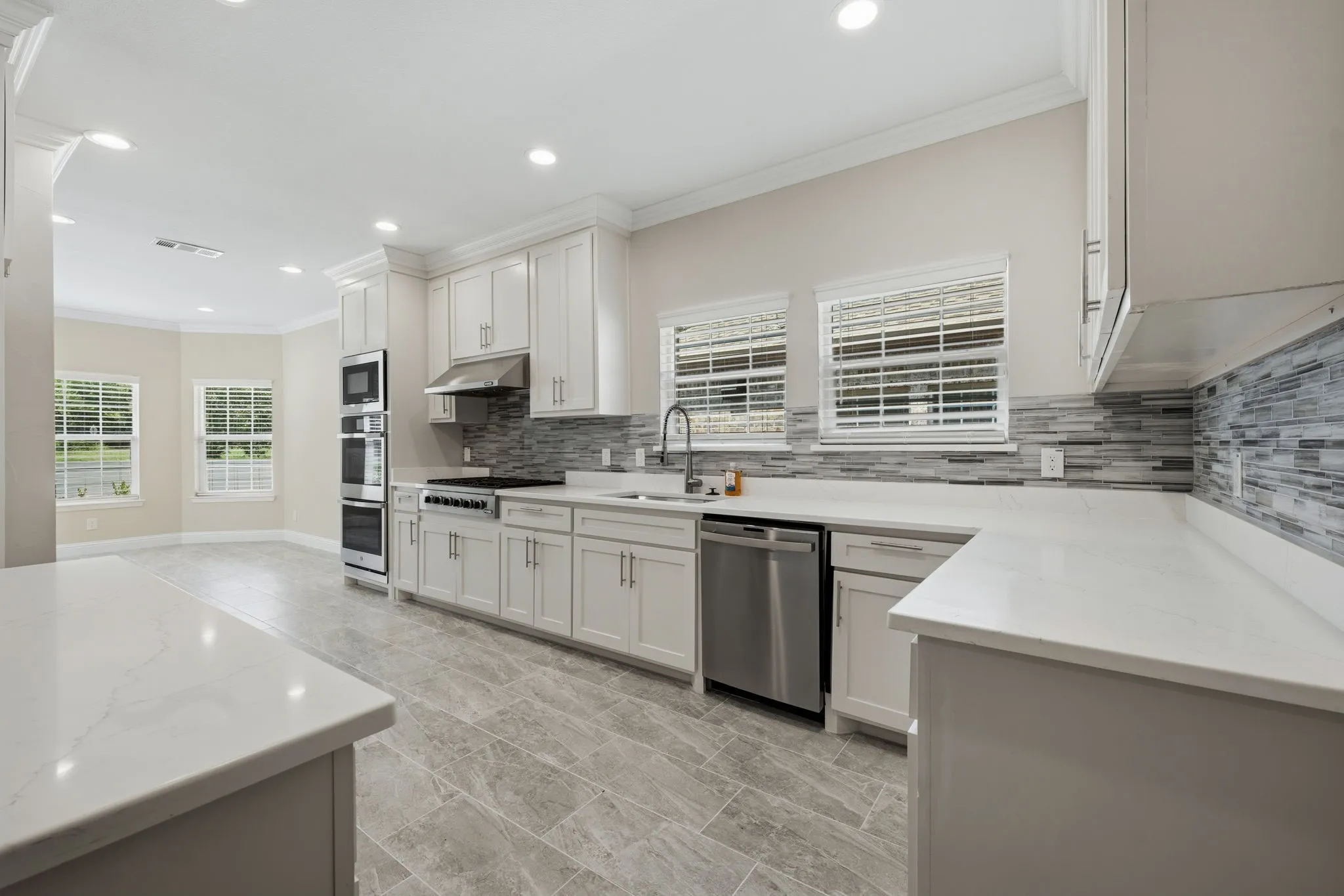Single Family Residence For Sale in Grayson County , 899 E Jefferson Street, Van Alstyne, Texas 75495, 4 Bedrooms, 3 Bathrooms, 2 Garage spaces, 2,301 Sqft, built in 2022, Price $400,000, mls#21333293, Real Estate Agent in Van Alstyne, Homes For Sale in Grayson county, Homes For Sale in Van Alstyne, Realtor in Van Alstyne Texas, Real Estate Brokerage Independent Realty Texas, Luminita Cordes Realtor