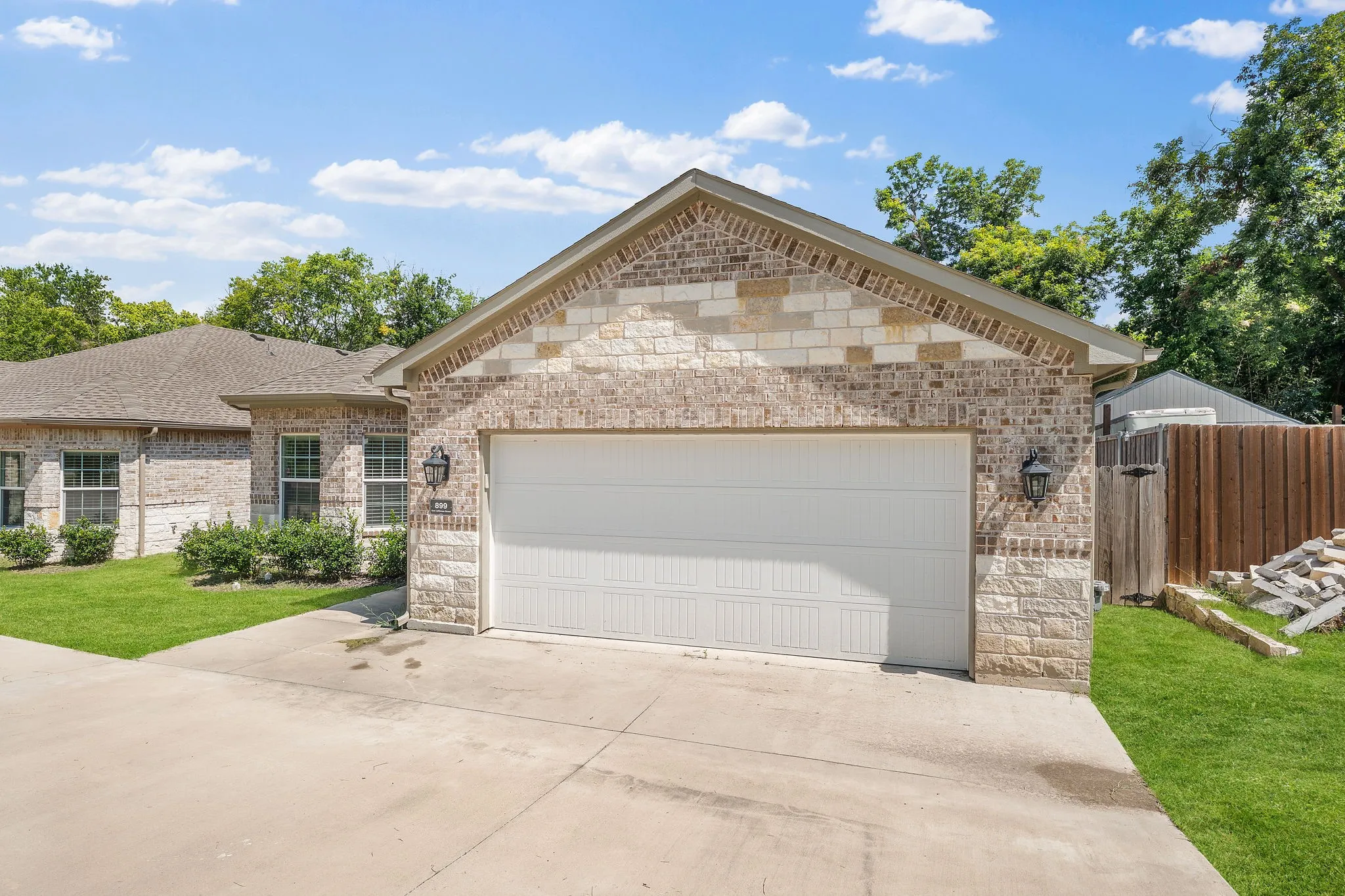 Single Family Residence For Sale in Grayson County , 899 E Jefferson Street, Van Alstyne, Texas 75495, 4 Bedrooms, 3 Bathrooms, 2 Garage spaces, 2,301 Sqft, built in 2022, Price $400,000, mls#21333293, Real Estate Agent in Van Alstyne, Homes For Sale in Grayson county, Homes For Sale in Van Alstyne, Realtor in Van Alstyne Texas, Real Estate Brokerage Independent Realty Texas, Luminita Cordes Realtor