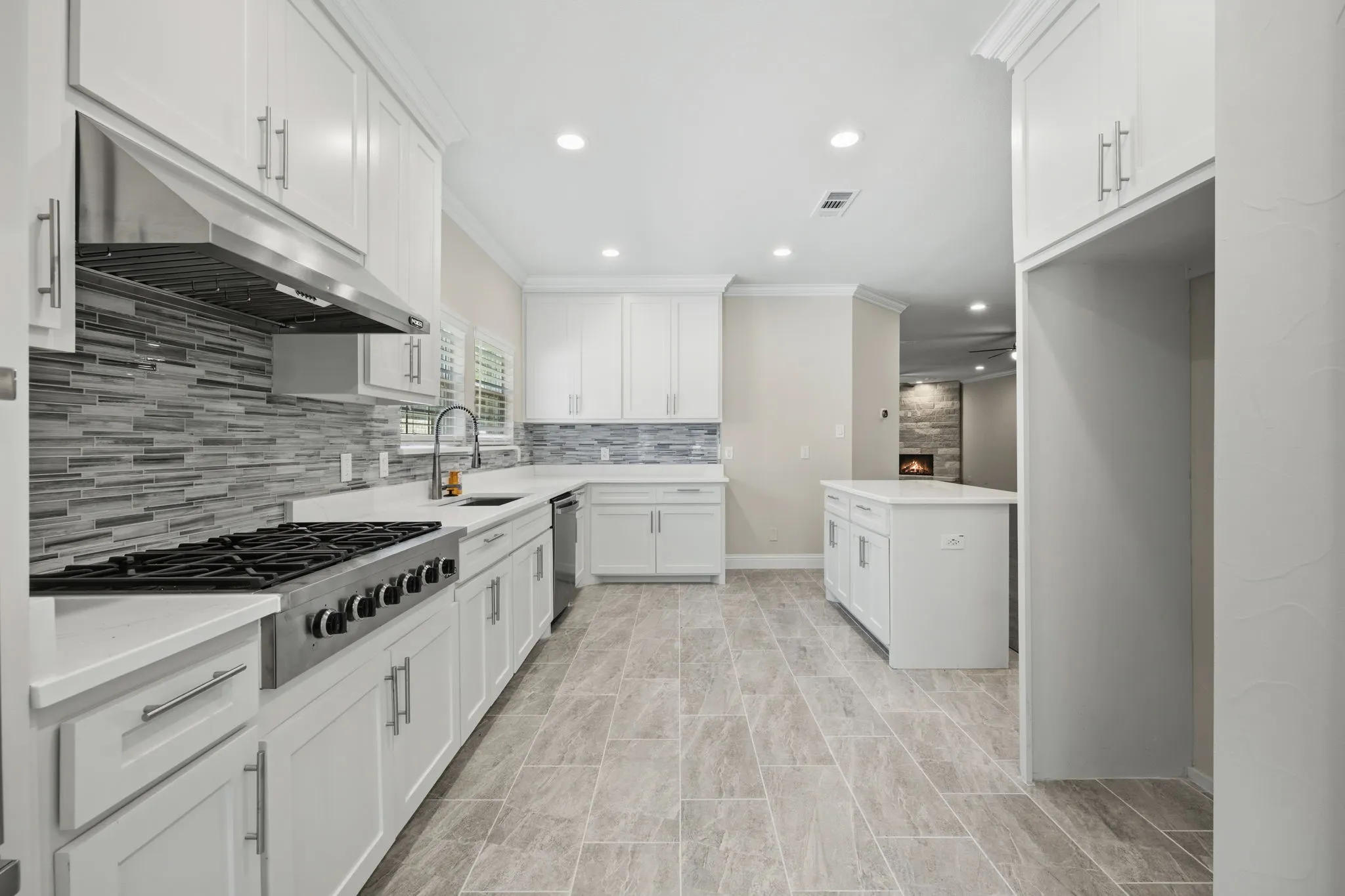 Single Family Residence For Sale in Grayson County , 899 E Jefferson Street, Van Alstyne, Texas 75495, 4 Bedrooms, 3 Bathrooms, 2 Garage spaces, 2,301 Sqft, built in 2022, Price $400,000, mls#21333293, Real Estate Agent in Van Alstyne, Homes For Sale in Grayson county, Homes For Sale in Van Alstyne, Realtor in Van Alstyne Texas, Real Estate Brokerage Independent Realty Texas, Luminita Cordes Realtor