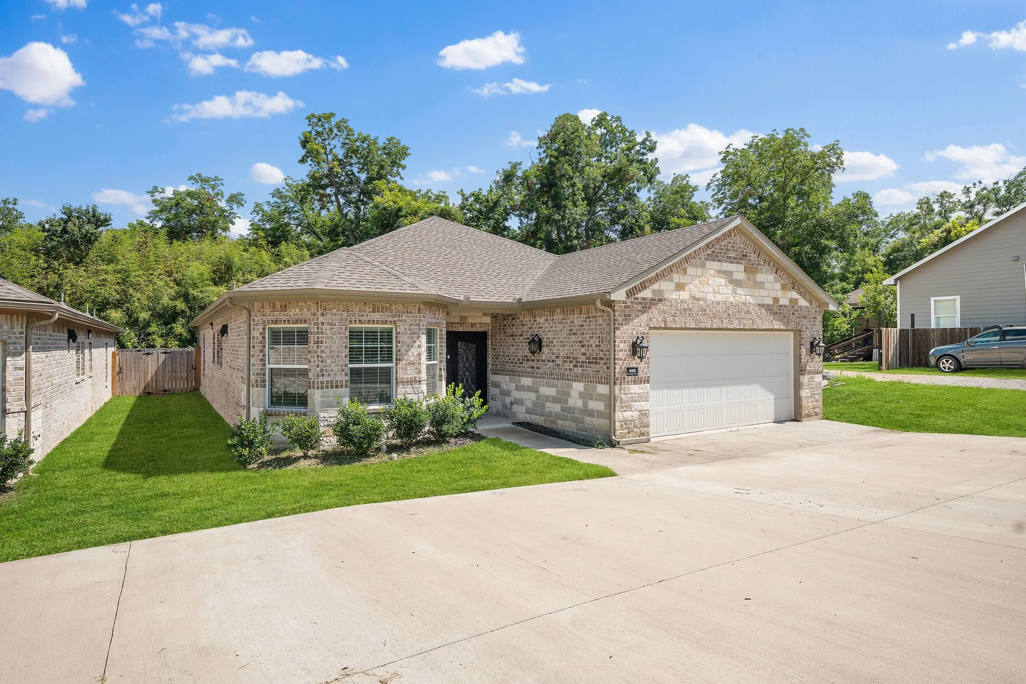 Single Family Residence For Sale in Grayson County , 899 E Jefferson Street, Van Alstyne, Texas 75495, 4 Bedrooms, 3 Bathrooms, 2 Garage spaces, 2,301 Sqft, built in 2022, Price $400,000, mls#21333293, Real Estate Agent in Van Alstyne, Homes For Sale in Grayson county, Homes For Sale in Van Alstyne, Realtor in Van Alstyne Texas, Real Estate Brokerage Independent Realty Texas, Luminita Cordes Realtor