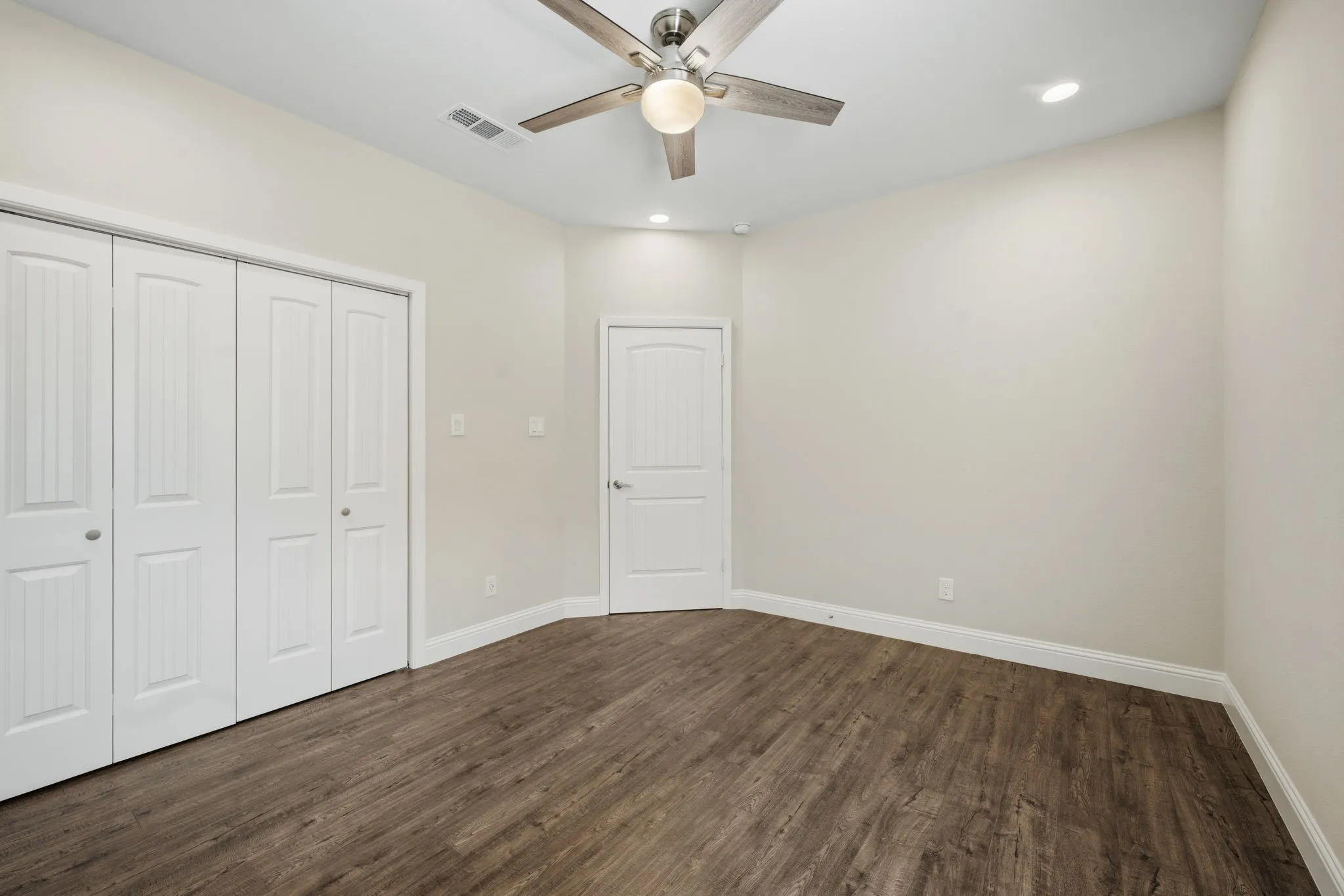 Single Family Residence For Sale in Grayson County , 899 E Jefferson Street, Van Alstyne, Texas 75495, 4 Bedrooms, 3 Bathrooms, 2 Garage spaces, 2,301 Sqft, built in 2022, Price $400,000, mls#21333293, Real Estate Agent in Van Alstyne, Homes For Sale in Grayson county, Homes For Sale in Van Alstyne, Realtor in Van Alstyne Texas, Real Estate Brokerage Independent Realty Texas, Luminita Cordes Realtor