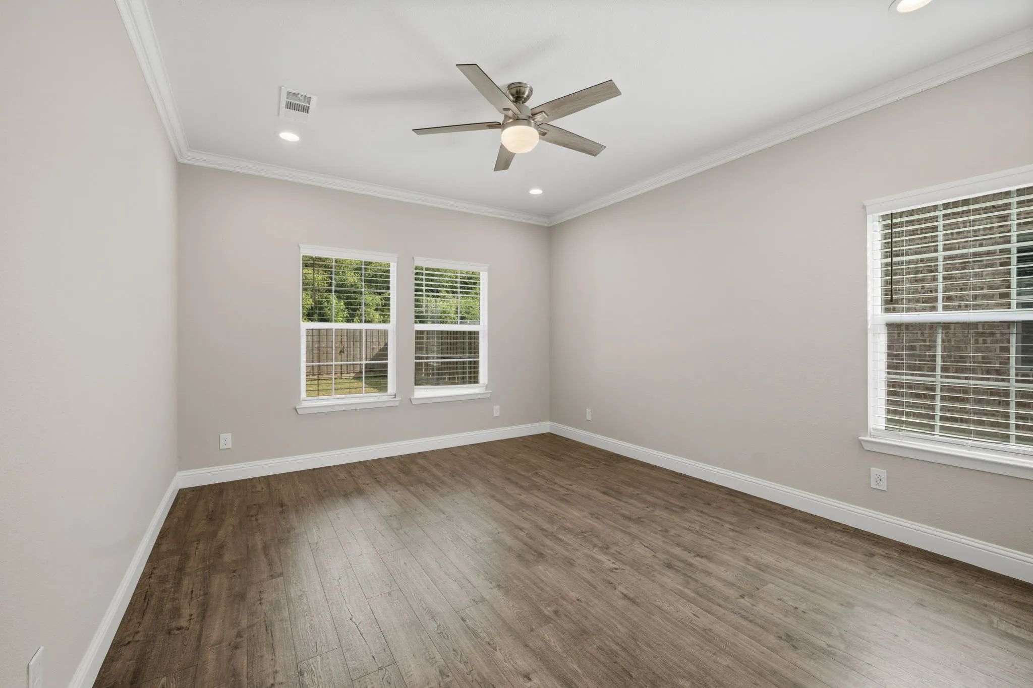 Single Family Residence For Sale in Grayson County , 901 E Jefferson Street, Van Alstyne, Texas 75495, 4 Bedrooms, 3 Bathrooms, 2 Garage spaces, 2,301 Sqft, built in 2022, Price $400,000, mls#21333375, Real Estate Agent in Van Alstyne, Homes For Sale in Grayson county, Homes For Sale in Van Alstyne, Realtor in Van Alstyne Texas, Real Estate Brokerage Independent Realty Texas, Luminita Cordes Realtor