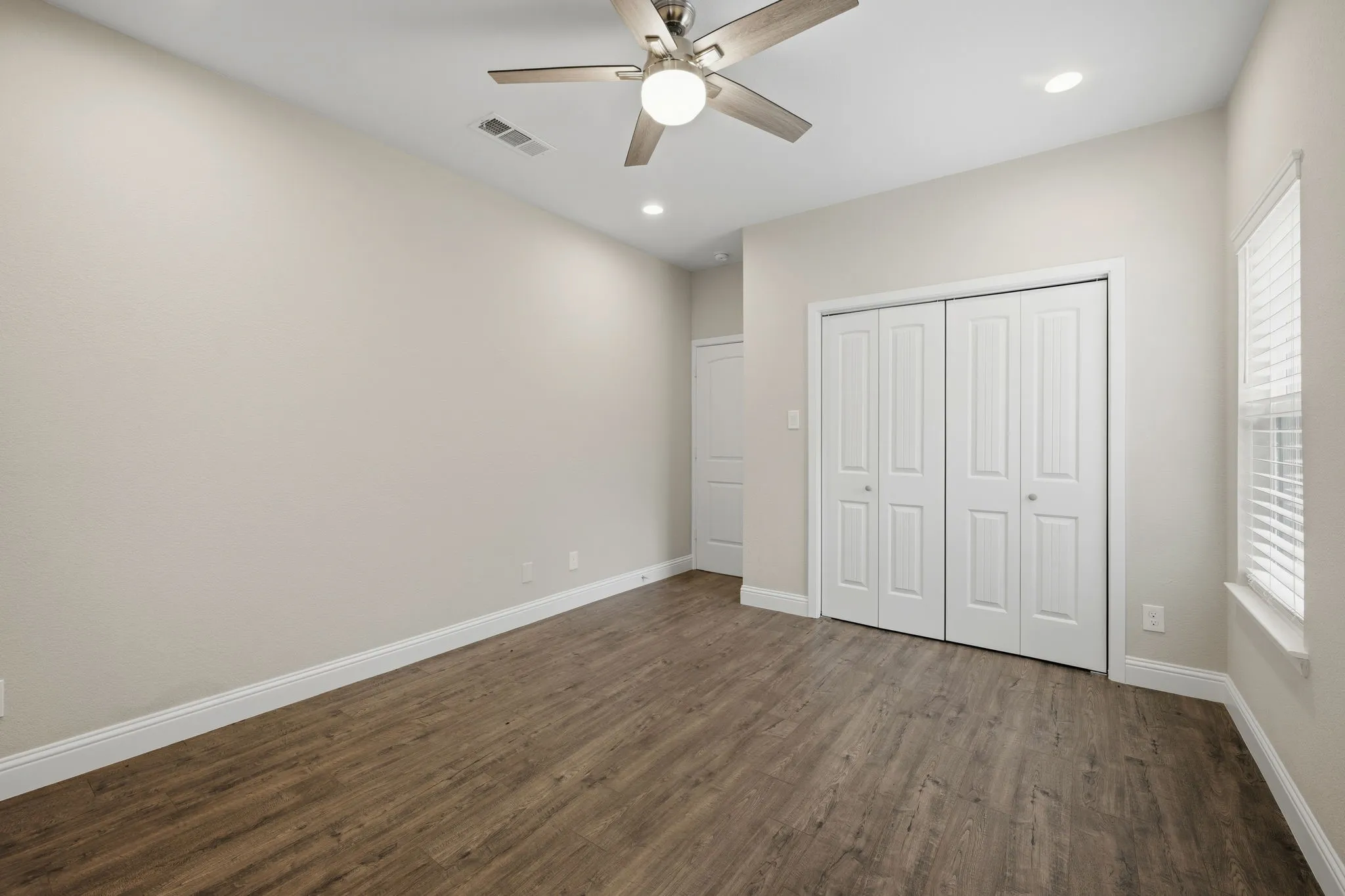 Single Family Residence For Sale in Grayson County , 901 E Jefferson Street, Van Alstyne, Texas 75495, 4 Bedrooms, 3 Bathrooms, 2 Garage spaces, 2,301 Sqft, built in 2022, Price $400,000, mls#21333375, Real Estate Agent in Van Alstyne, Homes For Sale in Grayson county, Homes For Sale in Van Alstyne, Realtor in Van Alstyne Texas, Real Estate Brokerage Independent Realty Texas, Luminita Cordes Realtor