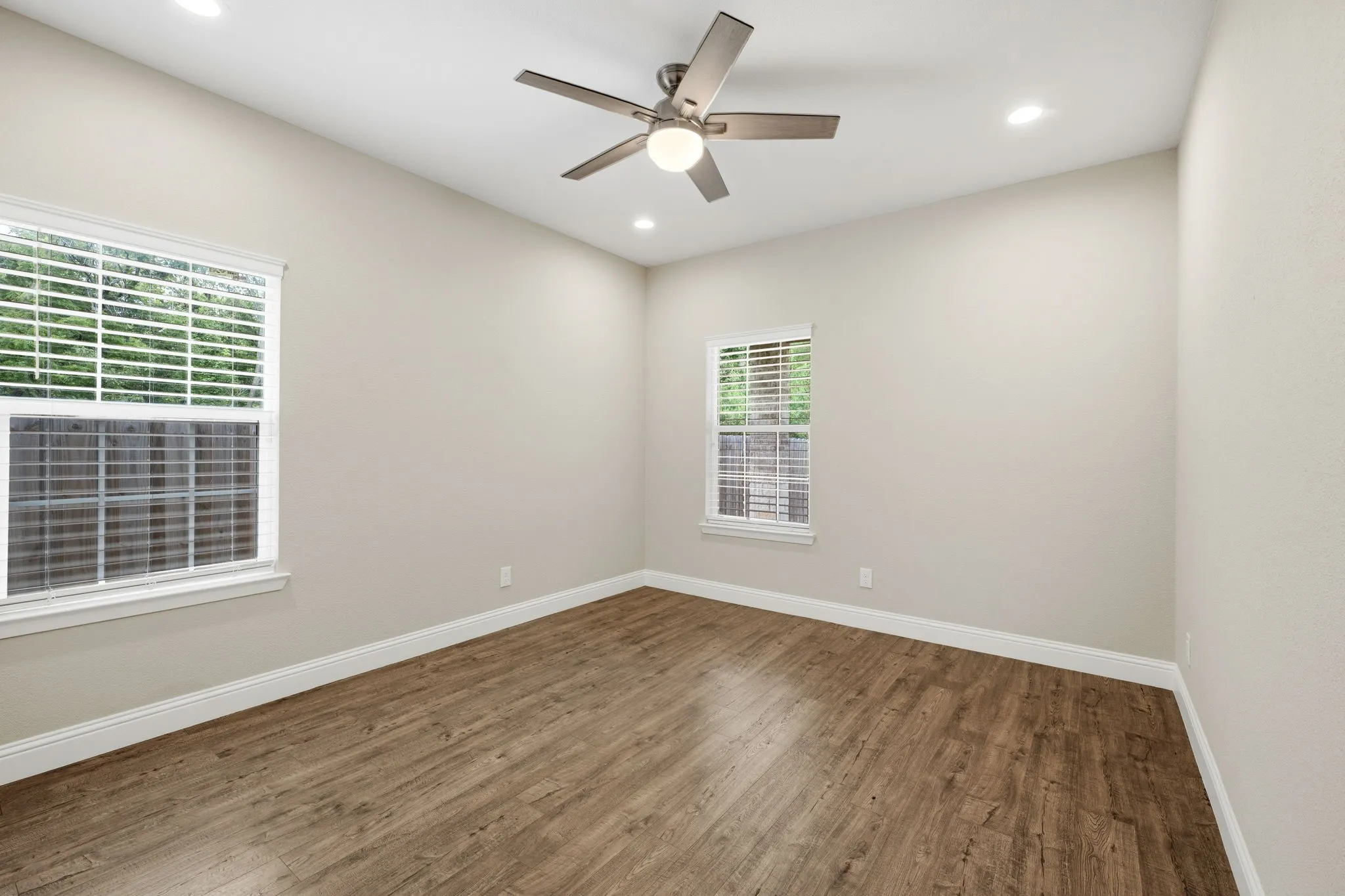 Single Family Residence For Sale in Grayson County , 901 E Jefferson Street, Van Alstyne, Texas 75495, 4 Bedrooms, 3 Bathrooms, 2 Garage spaces, 2,301 Sqft, built in 2022, Price $400,000, mls#21333375, Real Estate Agent in Van Alstyne, Homes For Sale in Grayson county, Homes For Sale in Van Alstyne, Realtor in Van Alstyne Texas, Real Estate Brokerage Independent Realty Texas, Luminita Cordes Realtor