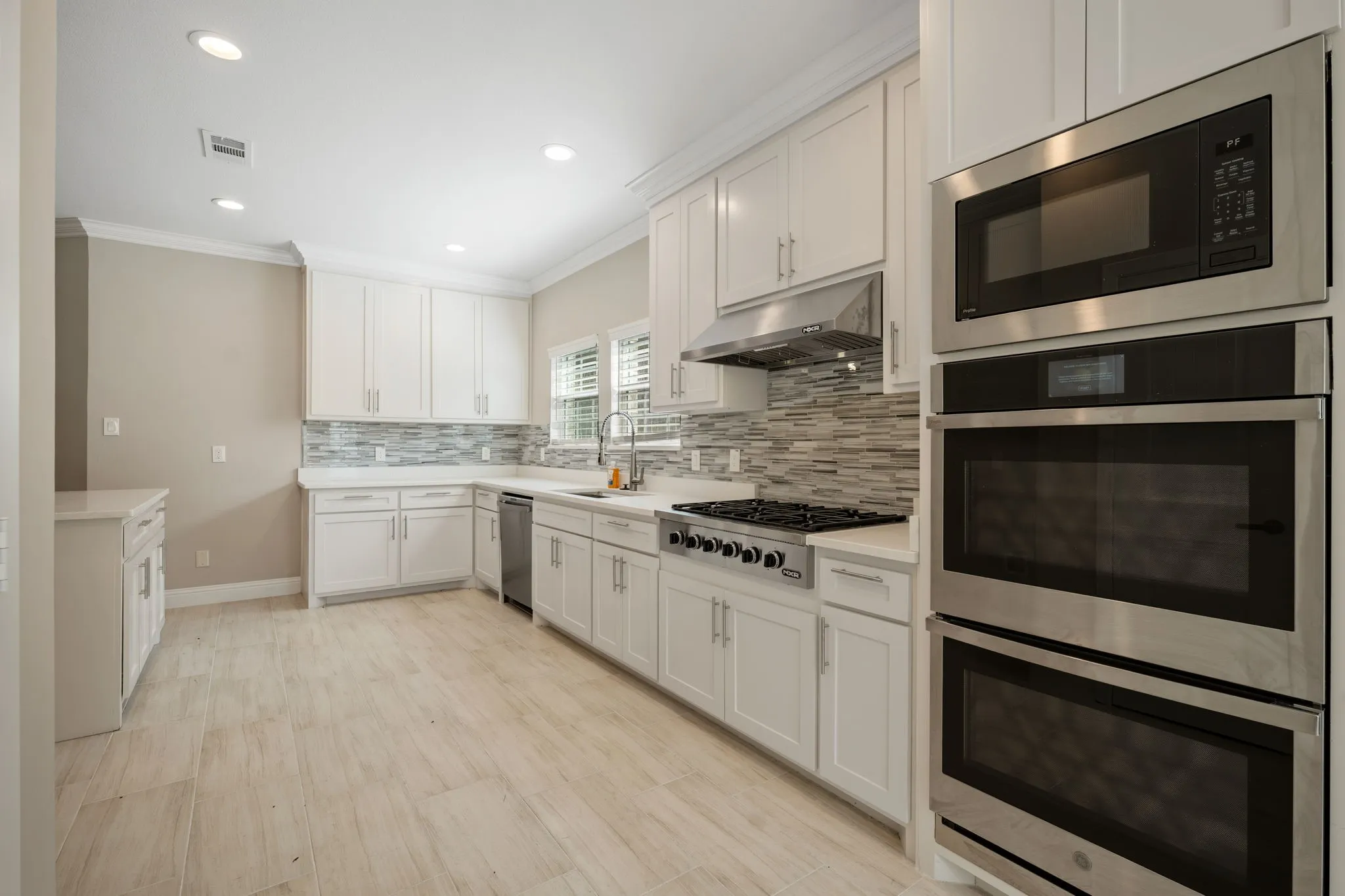 Single Family Residence For Sale in Grayson County , 901 E Jefferson Street, Van Alstyne, Texas 75495, 4 Bedrooms, 3 Bathrooms, 2 Garage spaces, 2,301 Sqft, built in 2022, Price $400,000, mls#21333375, Real Estate Agent in Van Alstyne, Homes For Sale in Grayson county, Homes For Sale in Van Alstyne, Realtor in Van Alstyne Texas, Real Estate Brokerage Independent Realty Texas, Luminita Cordes Realtor