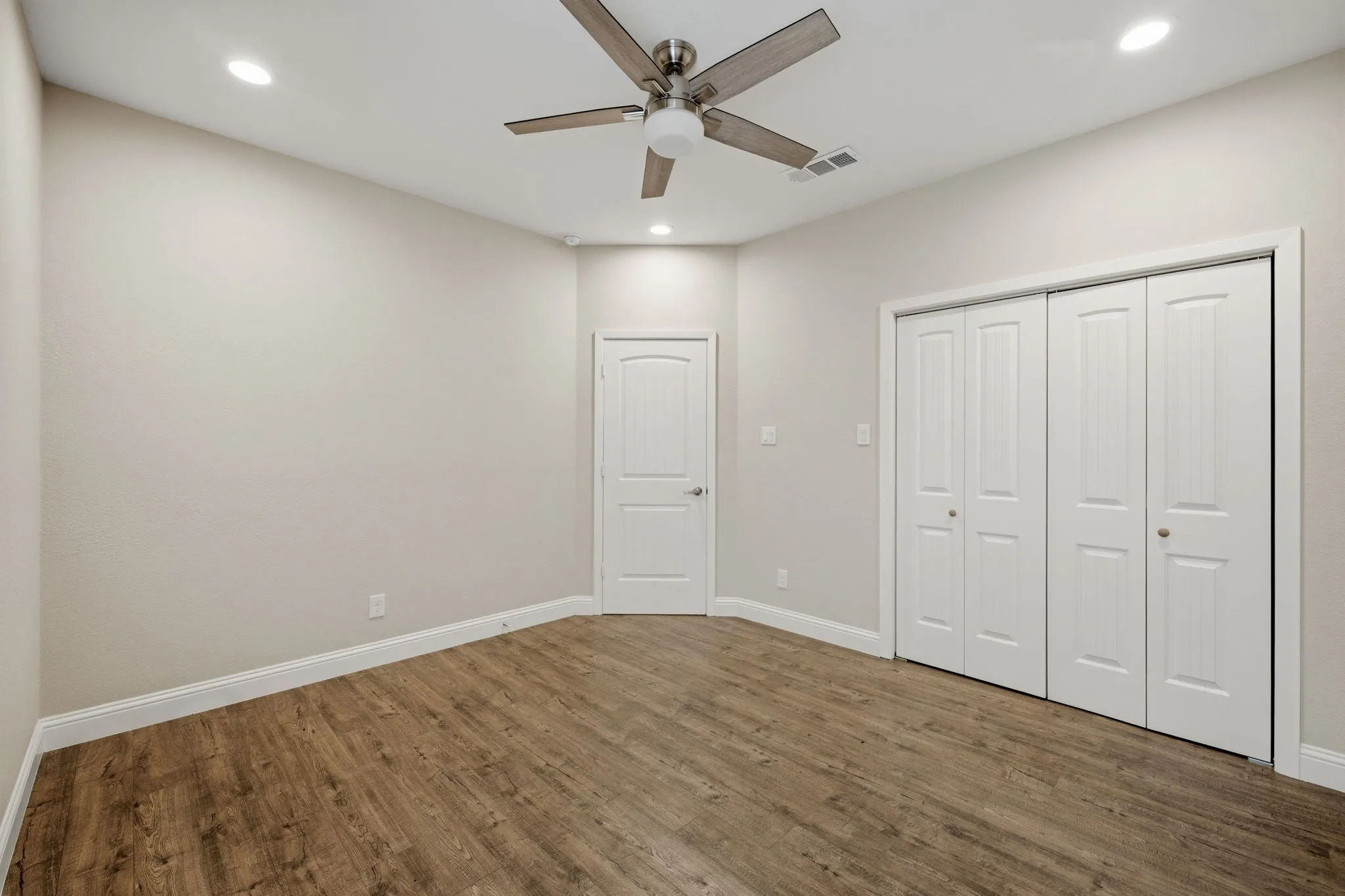 Single Family Residence For Sale in Grayson County , 901 E Jefferson Street, Van Alstyne, Texas 75495, 4 Bedrooms, 3 Bathrooms, 2 Garage spaces, 2,301 Sqft, built in 2022, Price $400,000, mls#21333375, Real Estate Agent in Van Alstyne, Homes For Sale in Grayson county, Homes For Sale in Van Alstyne, Realtor in Van Alstyne Texas, Real Estate Brokerage Independent Realty Texas, Luminita Cordes Realtor
