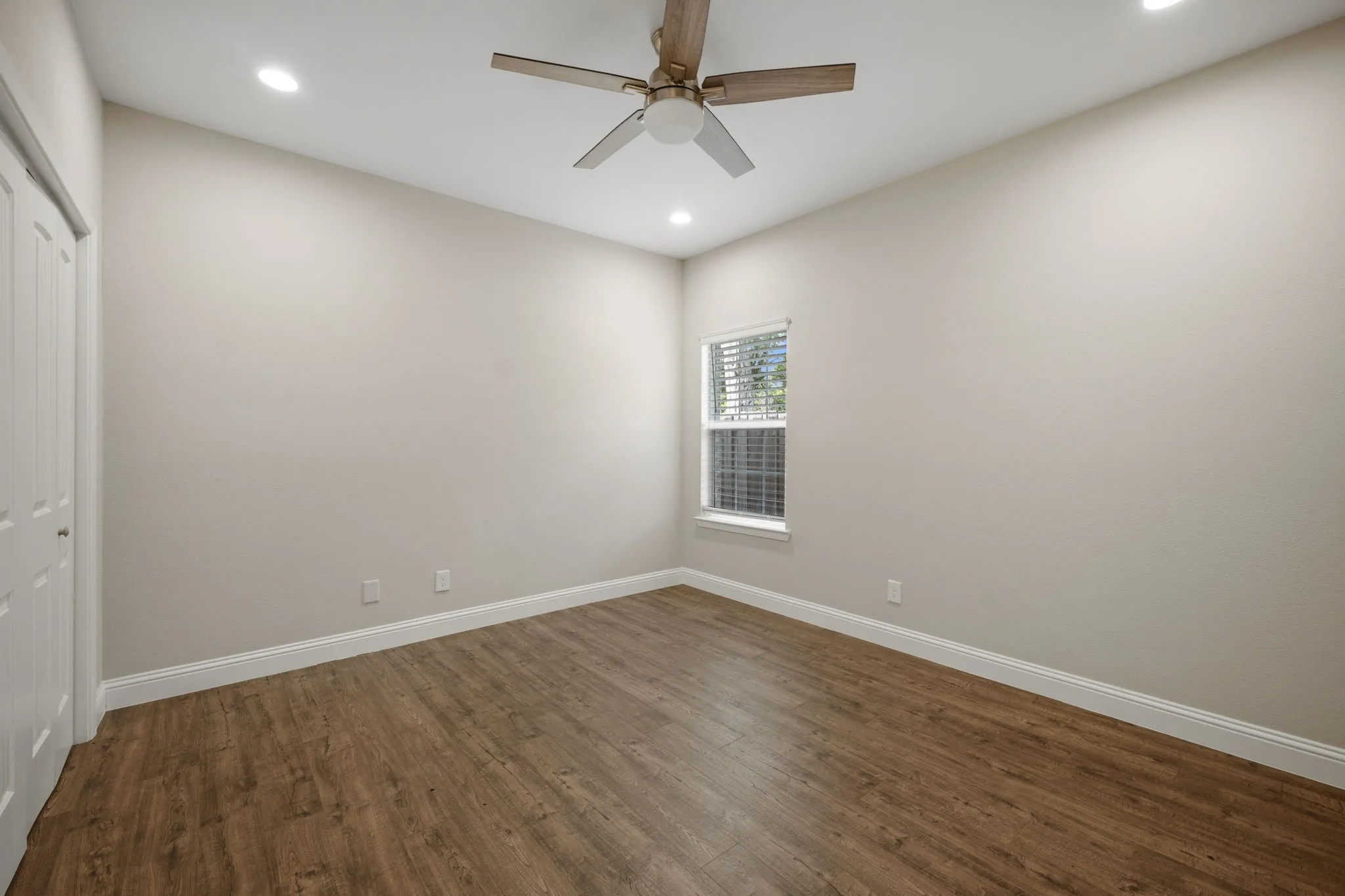 Single Family Residence For Sale in Grayson County , 901 E Jefferson Street, Van Alstyne, Texas 75495, 4 Bedrooms, 3 Bathrooms, 2 Garage spaces, 2,301 Sqft, built in 2022, Price $400,000, mls#21333375, Real Estate Agent in Van Alstyne, Homes For Sale in Grayson county, Homes For Sale in Van Alstyne, Realtor in Van Alstyne Texas, Real Estate Brokerage Independent Realty Texas, Luminita Cordes Realtor