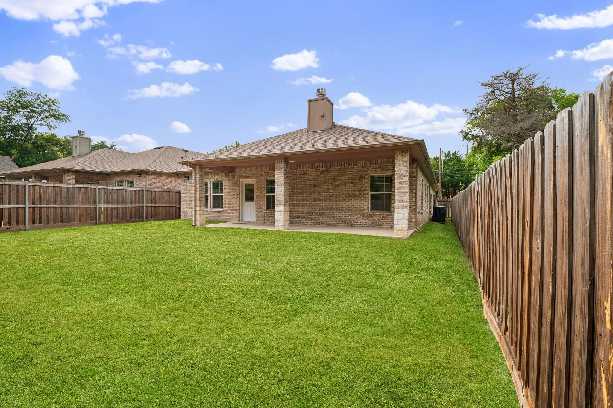 Single Family Residence For Sale in Grayson County , 901 E Jefferson Street, Van Alstyne, Texas 75495, 4 Bedrooms, 3 Bathrooms, 2 Garage spaces, 2,301 Sqft, built in 2022, Price $400,000, mls#21333375, Real Estate Agent in Van Alstyne, Homes For Sale in Grayson county, Homes For Sale in Van Alstyne, Realtor in Van Alstyne Texas, Real Estate Brokerage Independent Realty Texas, Luminita Cordes Realtor