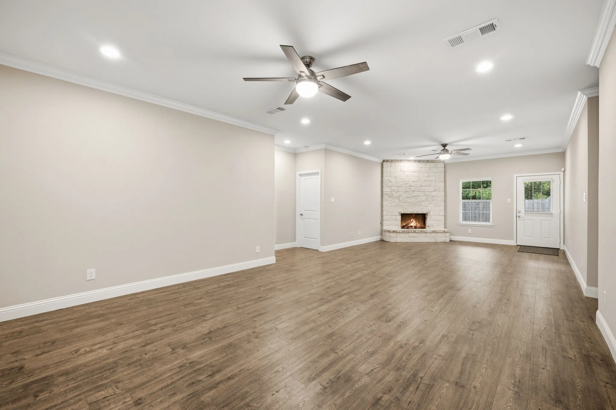 Single Family Residence For Sale in Grayson County , 901 E Jefferson Street, Van Alstyne, Texas 75495, 4 Bedrooms, 3 Bathrooms, 2 Garage spaces, 2,301 Sqft, built in 2022, Price $400,000, mls#21333375, Real Estate Agent in Van Alstyne, Homes For Sale in Grayson county, Homes For Sale in Van Alstyne, Realtor in Van Alstyne Texas, Real Estate Brokerage Independent Realty Texas, Luminita Cordes Realtor