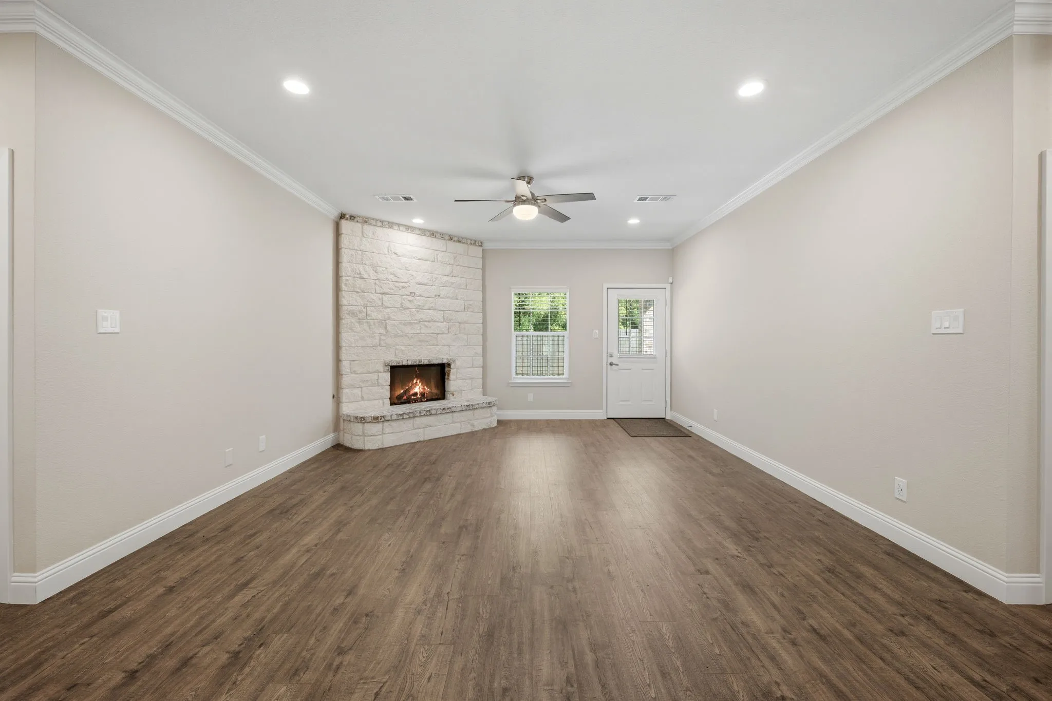 Single Family Residence For Sale in Grayson County , 901 E Jefferson Street, Van Alstyne, Texas 75495, 4 Bedrooms, 3 Bathrooms, 2 Garage spaces, 2,301 Sqft, built in 2022, Price $400,000, mls#21333375, Real Estate Agent in Van Alstyne, Homes For Sale in Grayson county, Homes For Sale in Van Alstyne, Realtor in Van Alstyne Texas, Real Estate Brokerage Independent Realty Texas, Luminita Cordes Realtor