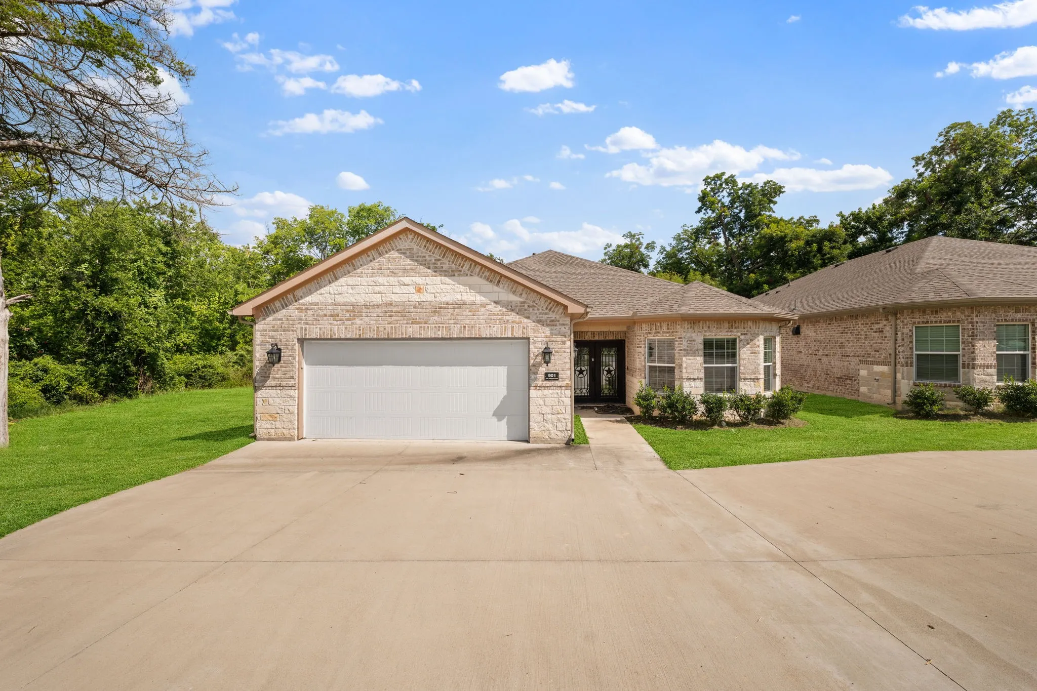 Single Family Residence For Sale in Grayson County , 901 E Jefferson Street, Van Alstyne, Texas 75495, 4 Bedrooms, 3 Bathrooms, 2 Garage spaces, 2,301 Sqft, built in 2022, Price $400,000, mls#21333375, Real Estate Agent in Van Alstyne, Homes For Sale in Grayson county, Homes For Sale in Van Alstyne, Realtor in Van Alstyne Texas, Real Estate Brokerage Independent Realty Texas, Luminita Cordes Realtor