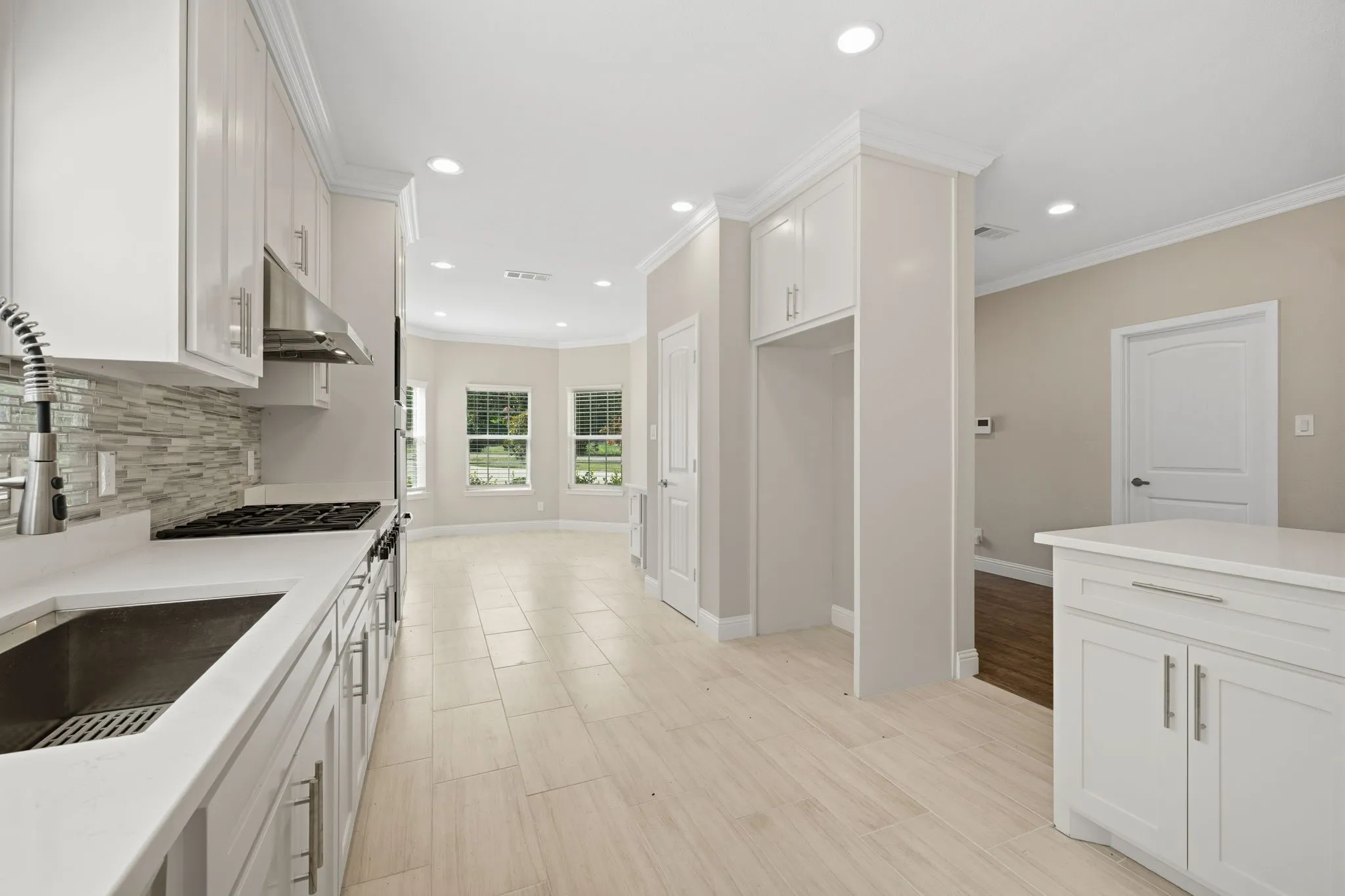 Single Family Residence For Sale in Grayson County , 901 E Jefferson Street, Van Alstyne, Texas 75495, 4 Bedrooms, 3 Bathrooms, 2 Garage spaces, 2,301 Sqft, built in 2022, Price $400,000, mls#21333375, Real Estate Agent in Van Alstyne, Homes For Sale in Grayson county, Homes For Sale in Van Alstyne, Realtor in Van Alstyne Texas, Real Estate Brokerage Independent Realty Texas, Luminita Cordes Realtor