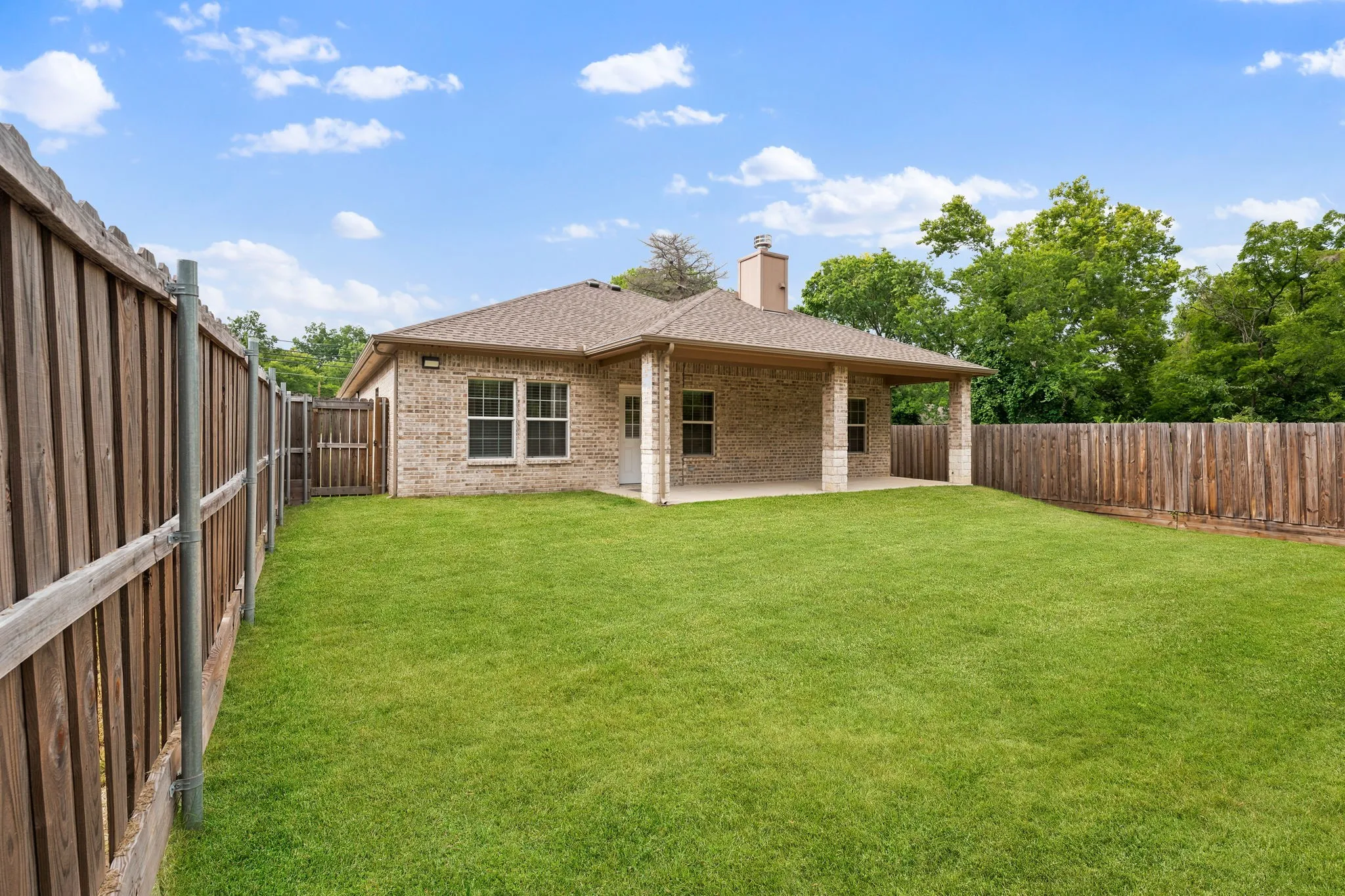Single Family Residence For Sale in Grayson County , 901 E Jefferson Street, Van Alstyne, Texas 75495, 4 Bedrooms, 3 Bathrooms, 2 Garage spaces, 2,301 Sqft, built in 2022, Price $400,000, mls#21333375, Real Estate Agent in Van Alstyne, Homes For Sale in Grayson county, Homes For Sale in Van Alstyne, Realtor in Van Alstyne Texas, Real Estate Brokerage Independent Realty Texas, Luminita Cordes Realtor
