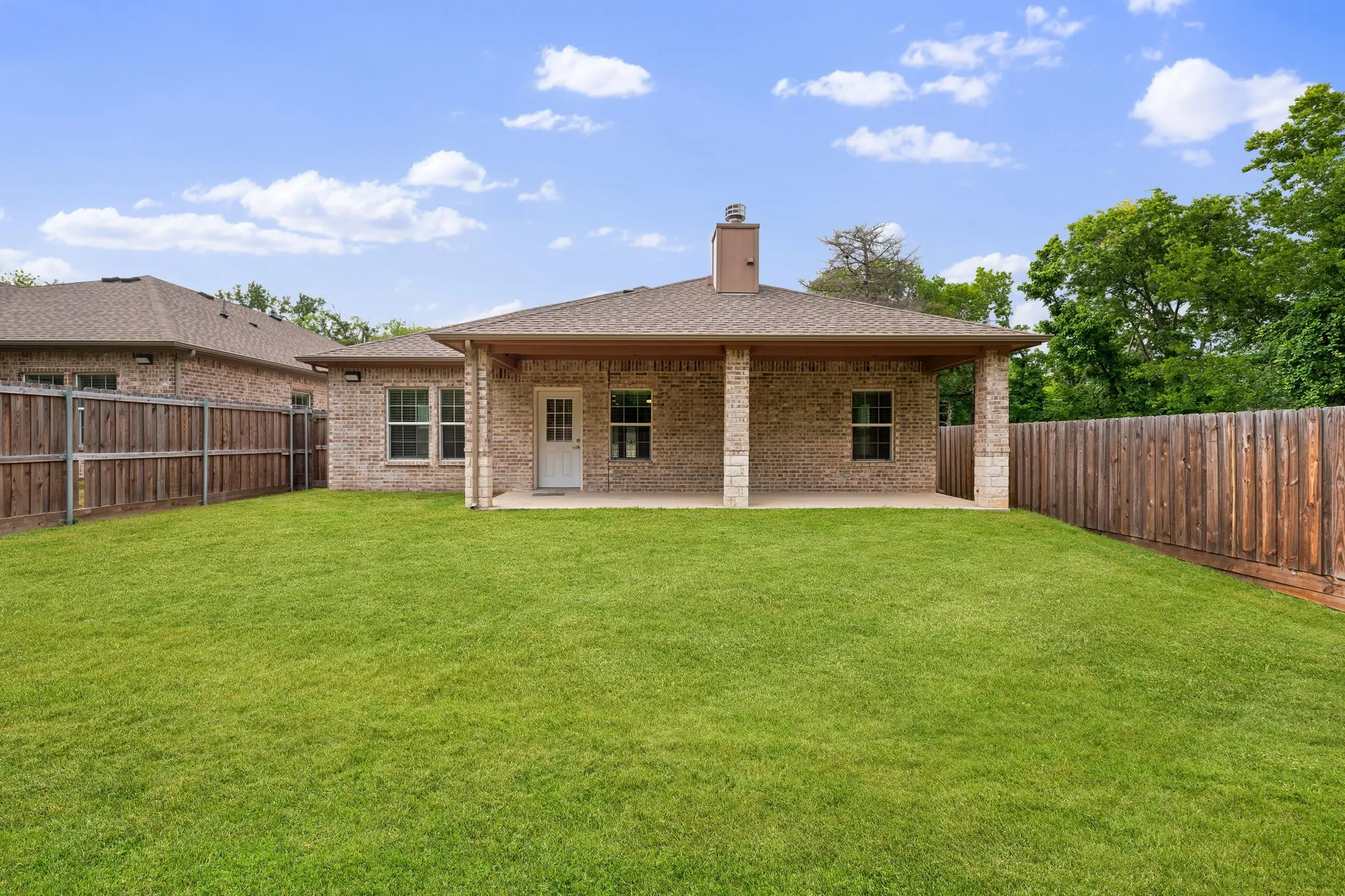 Single Family Residence For Sale in Grayson County , 901 E Jefferson Street, Van Alstyne, Texas 75495, 4 Bedrooms, 3 Bathrooms, 2 Garage spaces, 2,301 Sqft, built in 2022, Price $400,000, mls#21333375, Real Estate Agent in Van Alstyne, Homes For Sale in Grayson county, Homes For Sale in Van Alstyne, Realtor in Van Alstyne Texas, Real Estate Brokerage Independent Realty Texas, Luminita Cordes Realtor